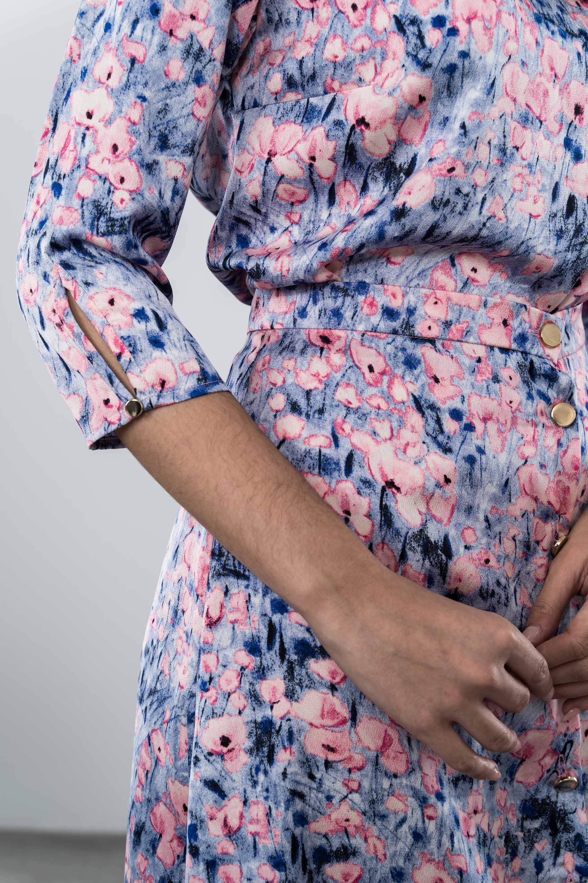 BLUSA SATINADA ESTAMPADO AZUL