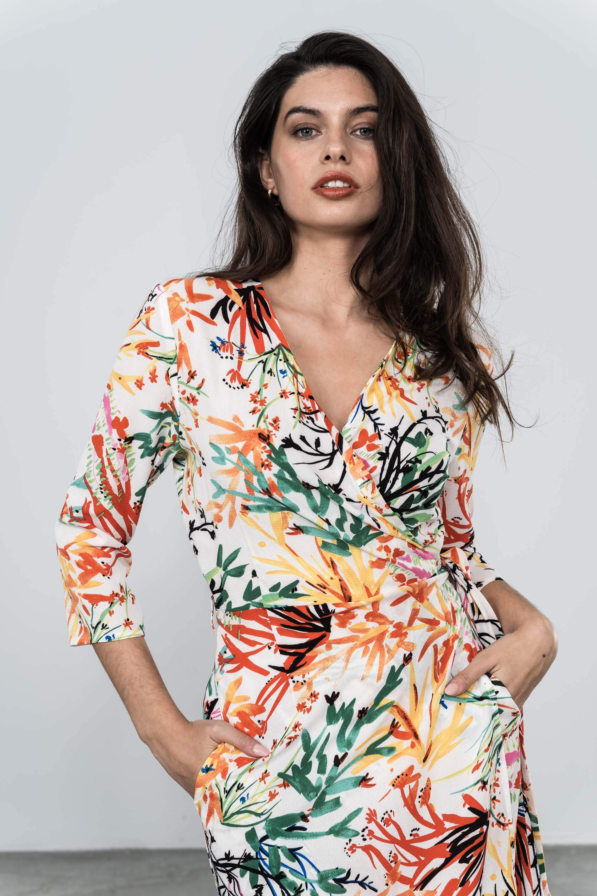 VESTIDO CRUZADO ESTAMPADO HOJAS CRUDO
