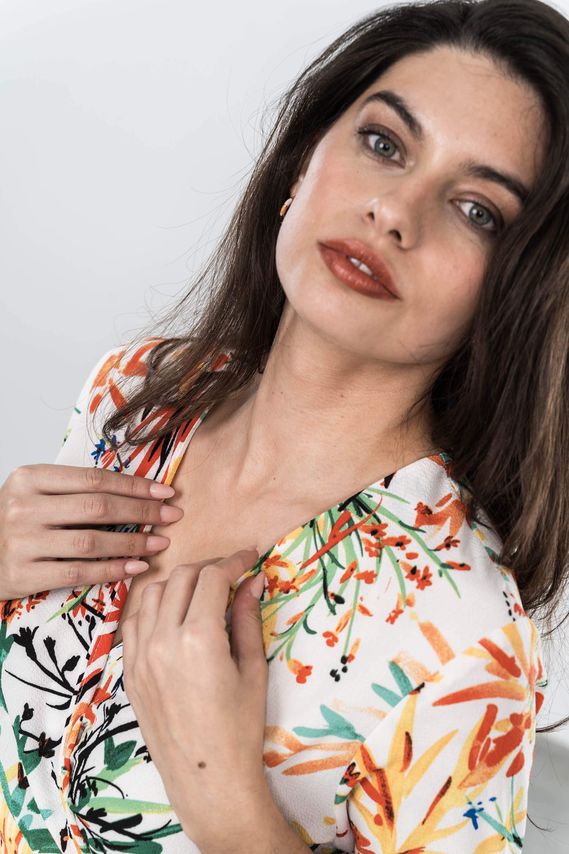 VESTIDO CRUZADO ESTAMPADO HOJAS CRUDO