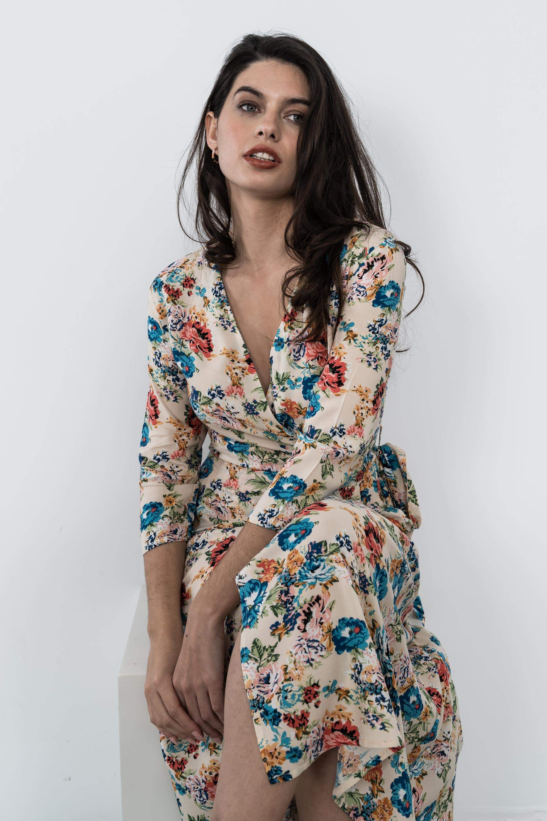 VESTIDO BEIGE FLORES