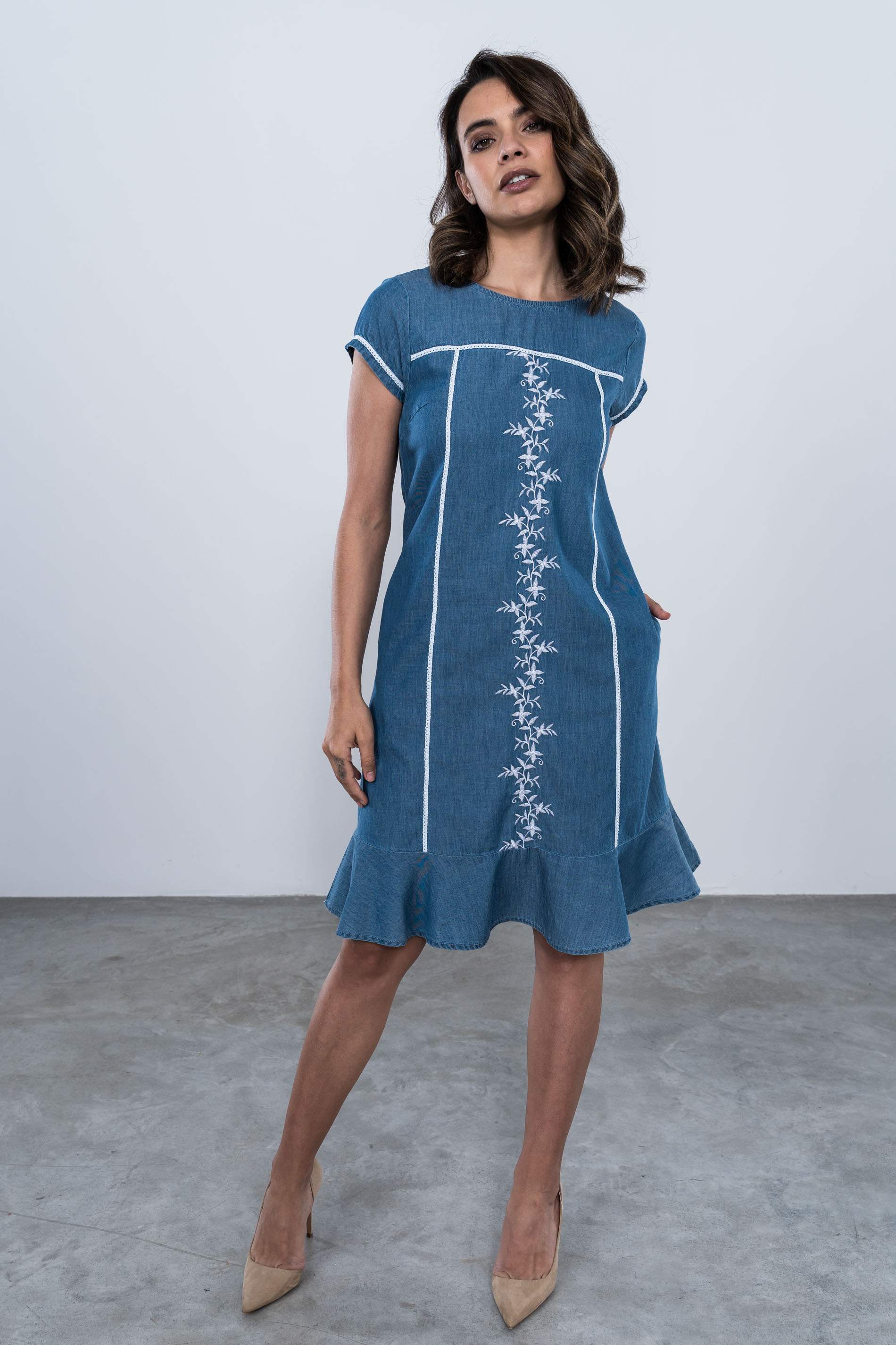 VESTIDO VOLANTE DENIM BORDADO FLORAL
