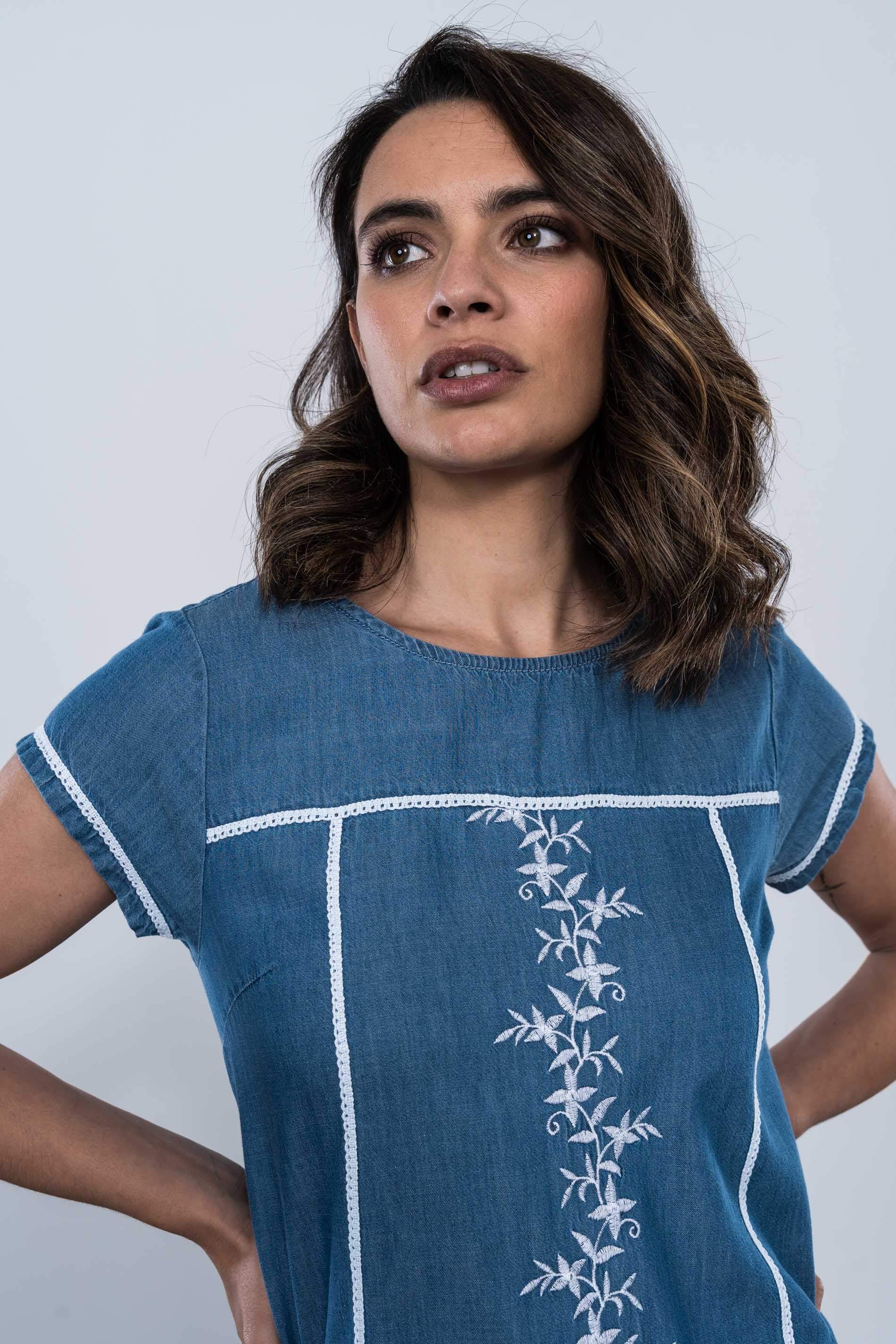 VESTIDO VOLANTE DENIM BORDADO FLORAL