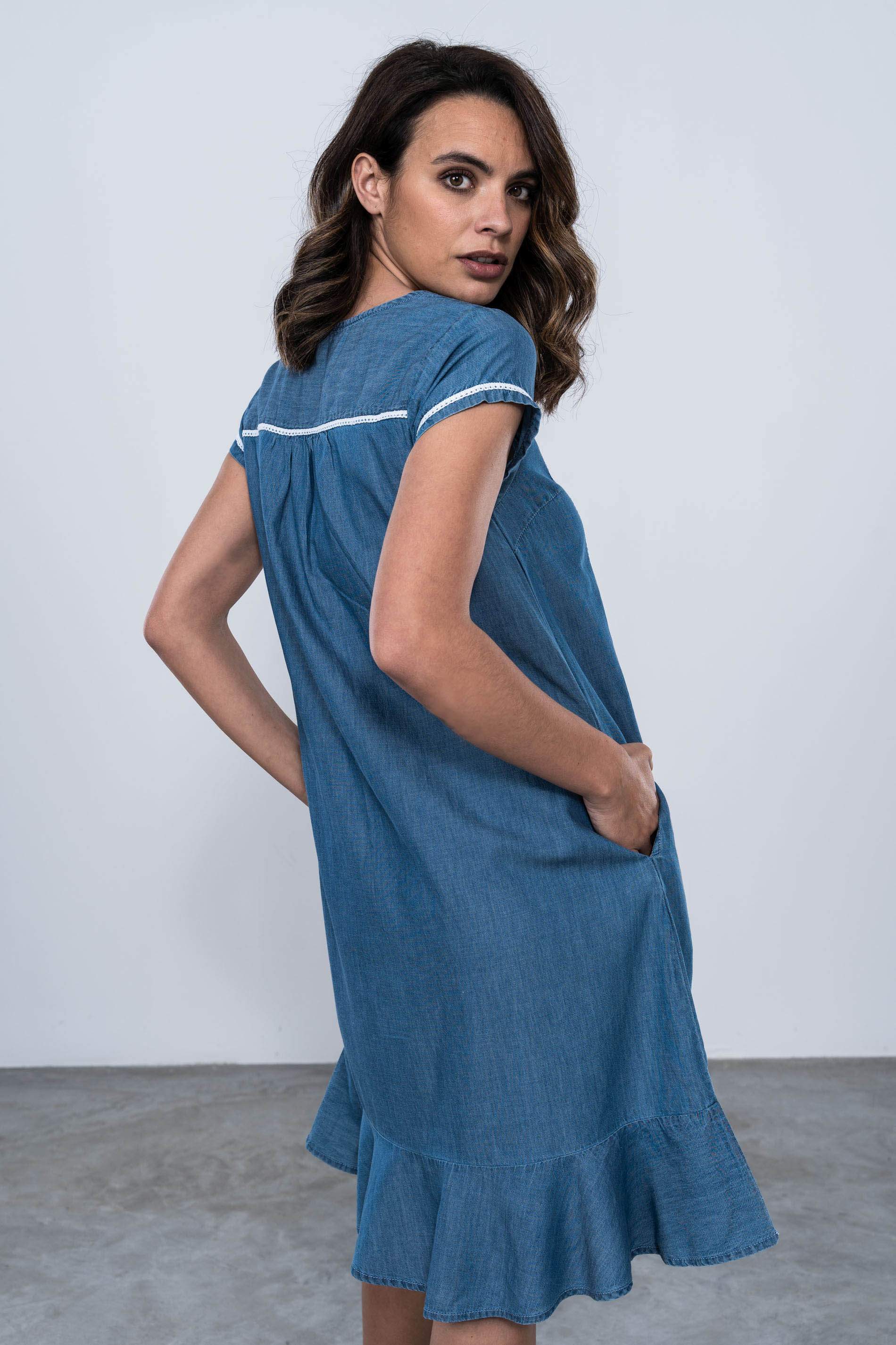 VESTIDO VOLANTE DENIM BORDADO FLORAL