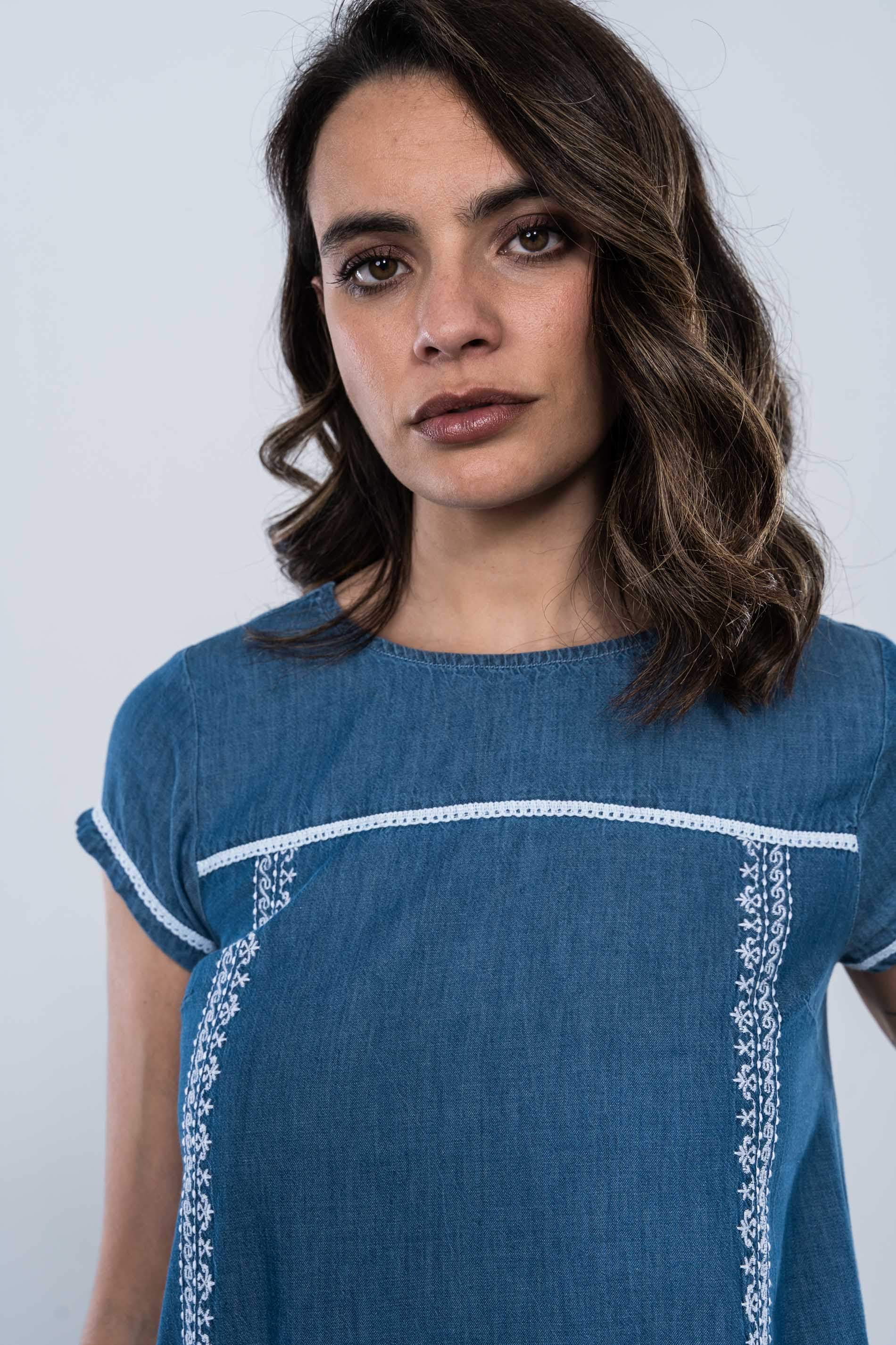 VESTIDO VOLANTE DENIM BORDADOS