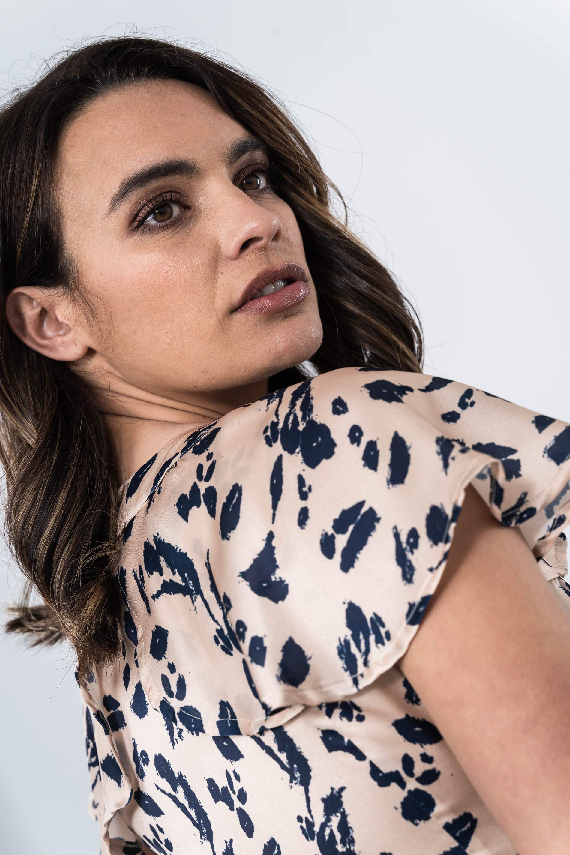 VESTIDO SATINADO ESTAMPADO MANCHAS