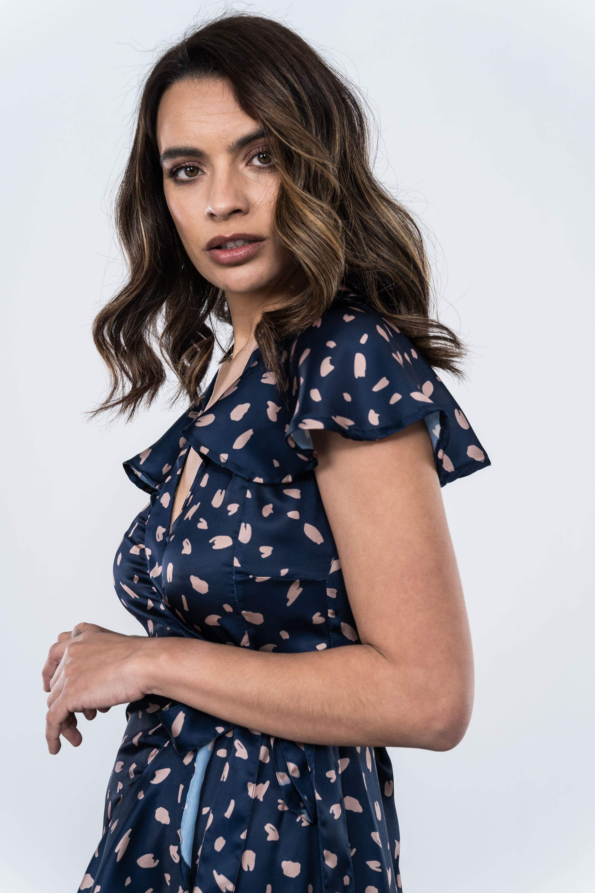 VESTIDO SATINADO ESTAMPADO MOTAS