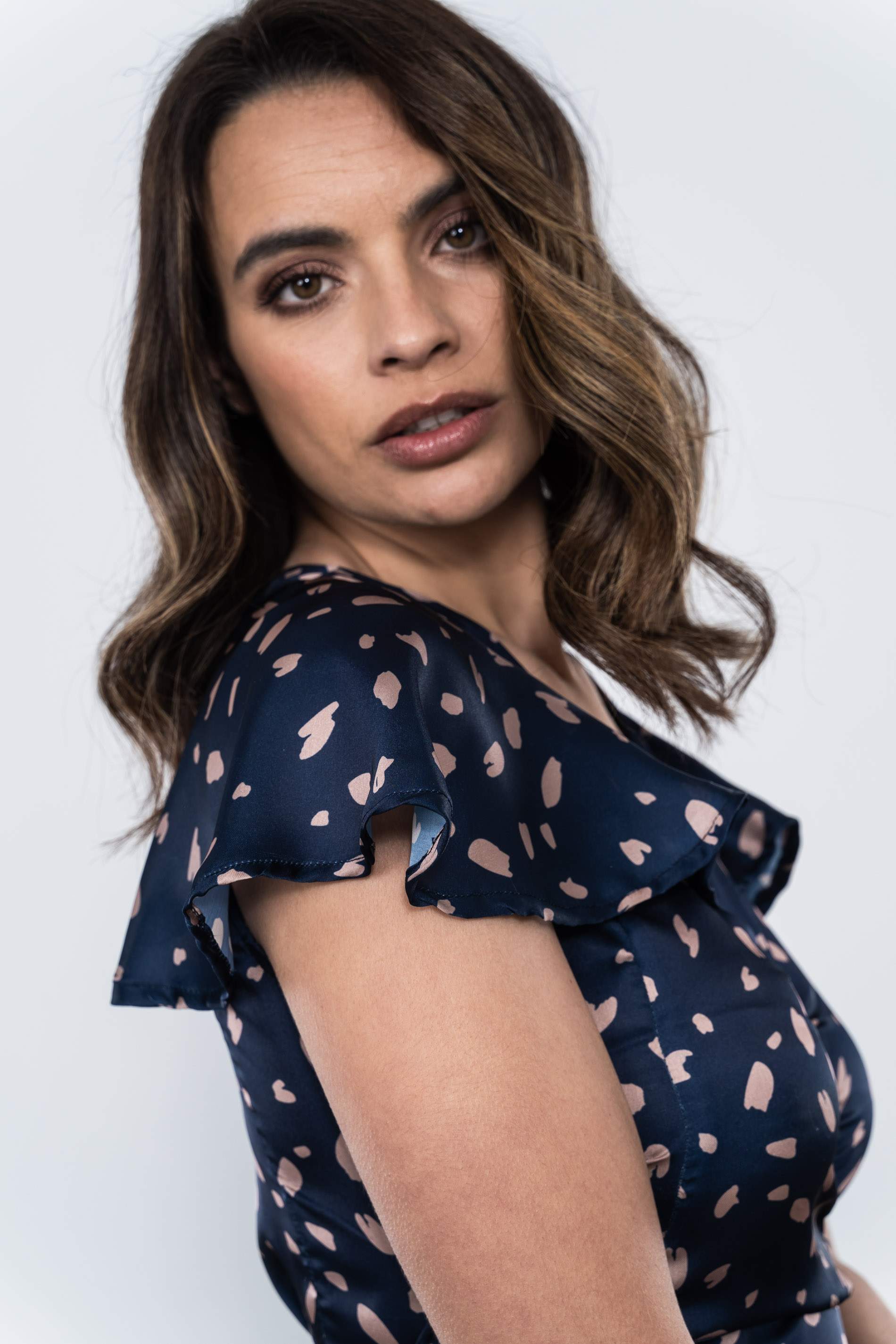 VESTIDO SATINADO ESTAMPADO MOTAS