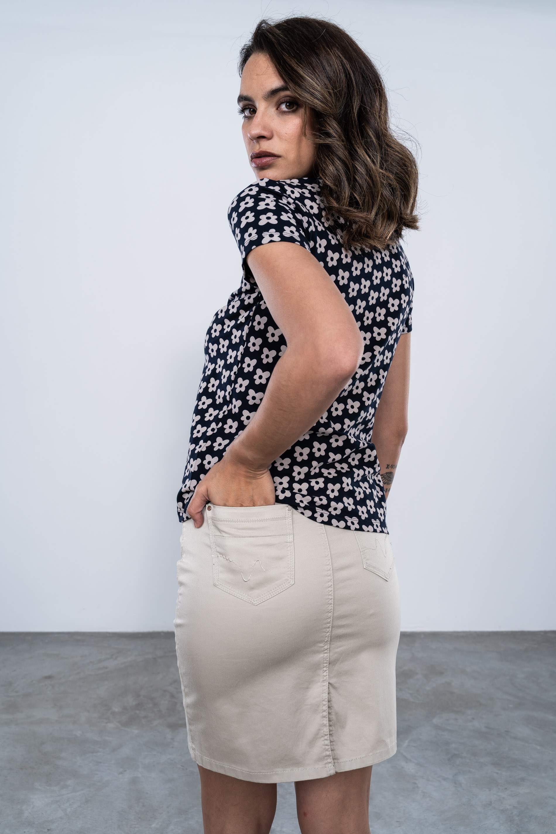 FALDA BASICA BOLSILLOS PIEDRA 