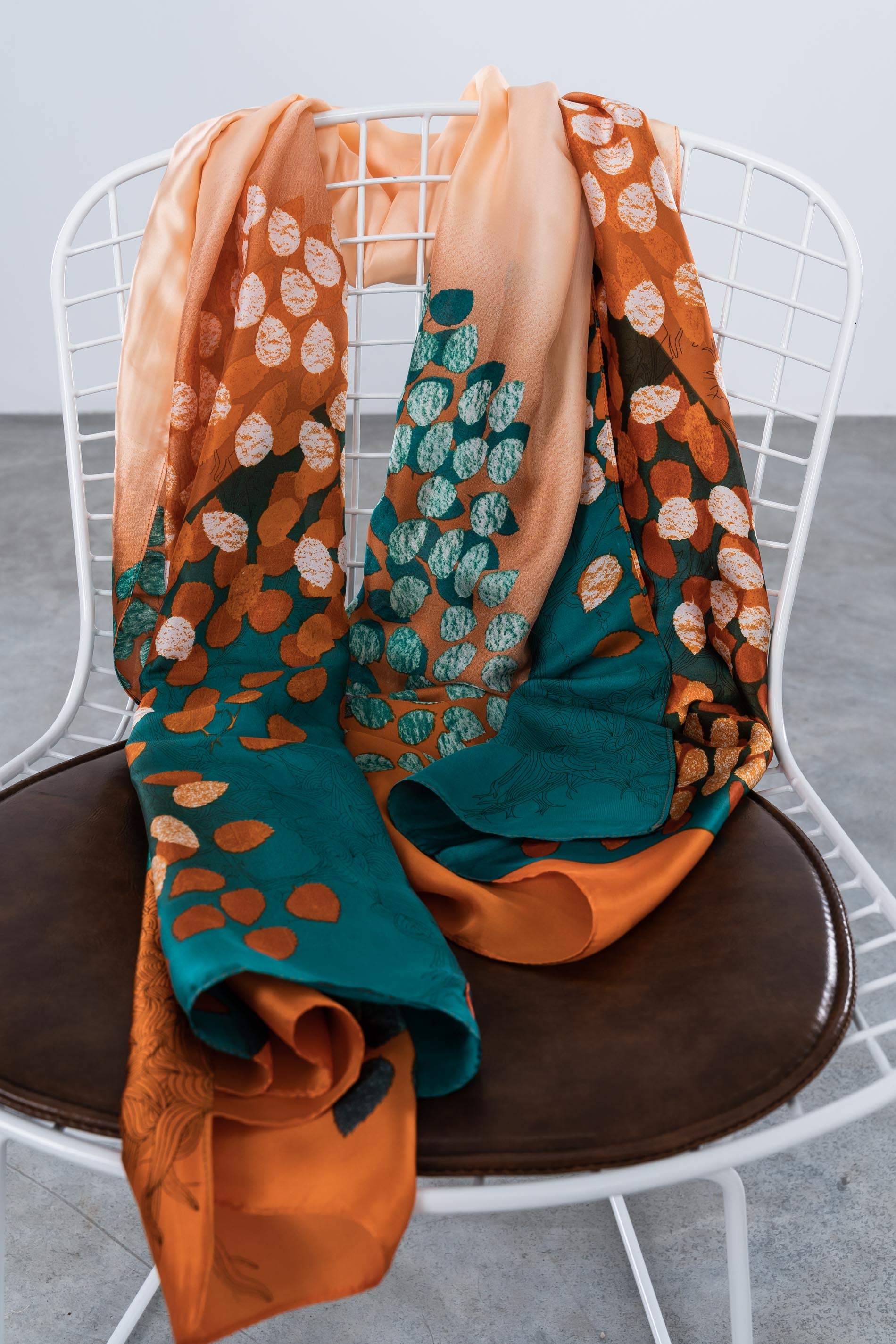 FOULARD EFECTO SEDA HOJAS