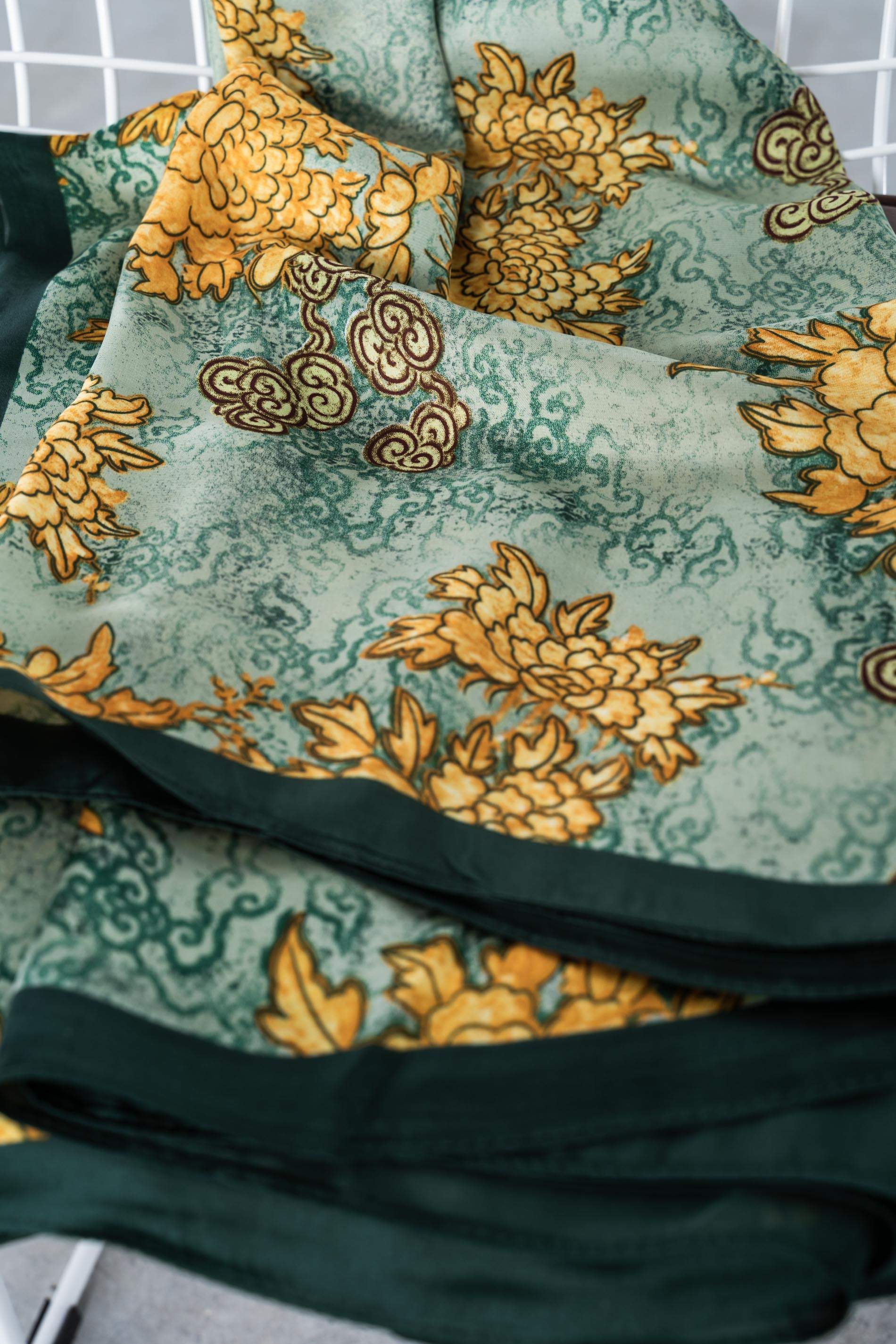 FOULARD EFECTO SEDA FLOR