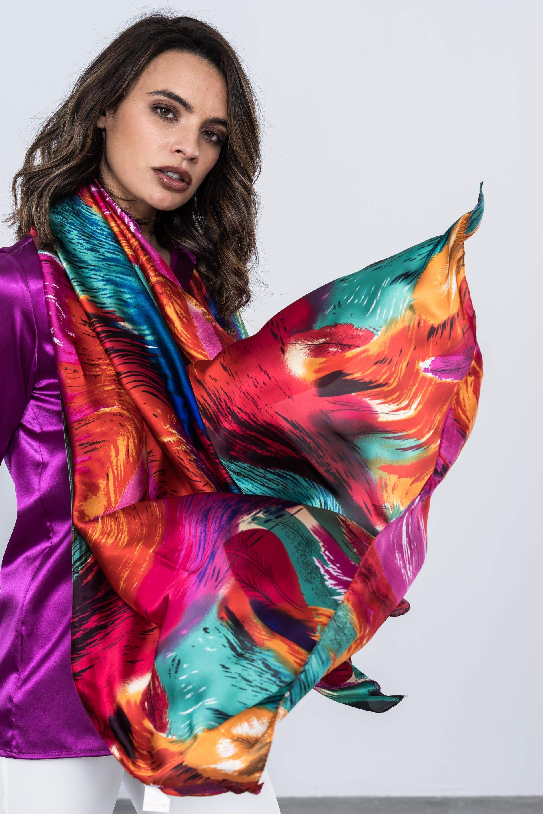 FOULARD EFECTO SEDA PLUMAS COLOR