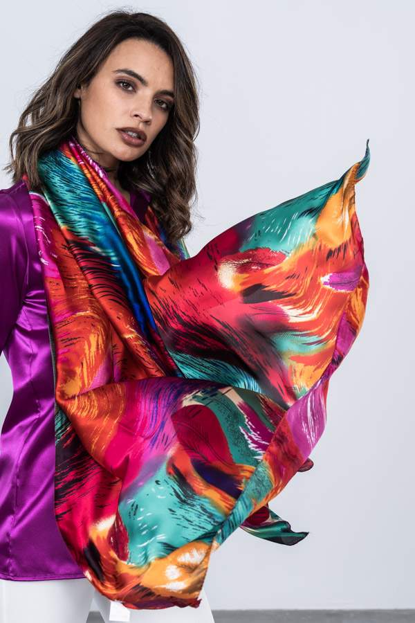 FOULARD EFECTO SEDA PLUMAS COLOR
