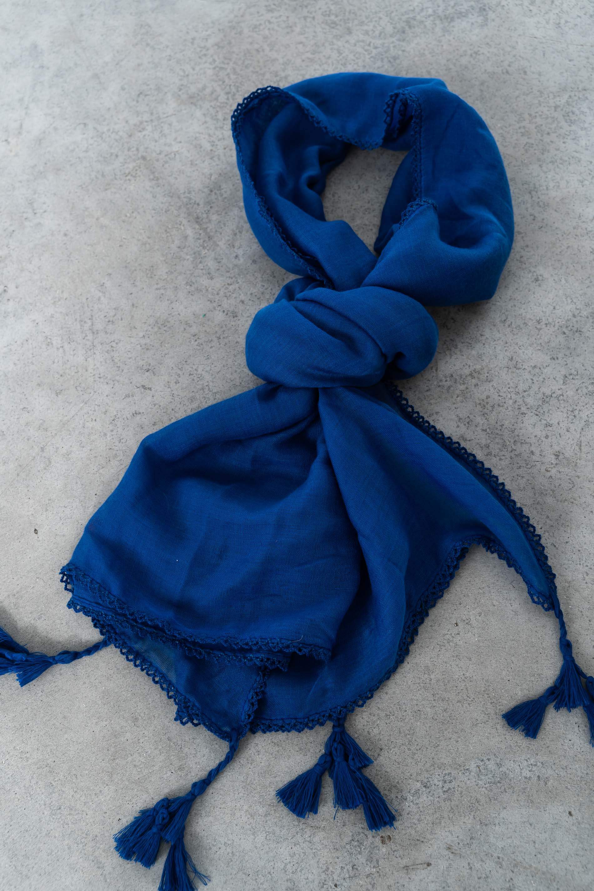 FOULARD LISO POMPONES