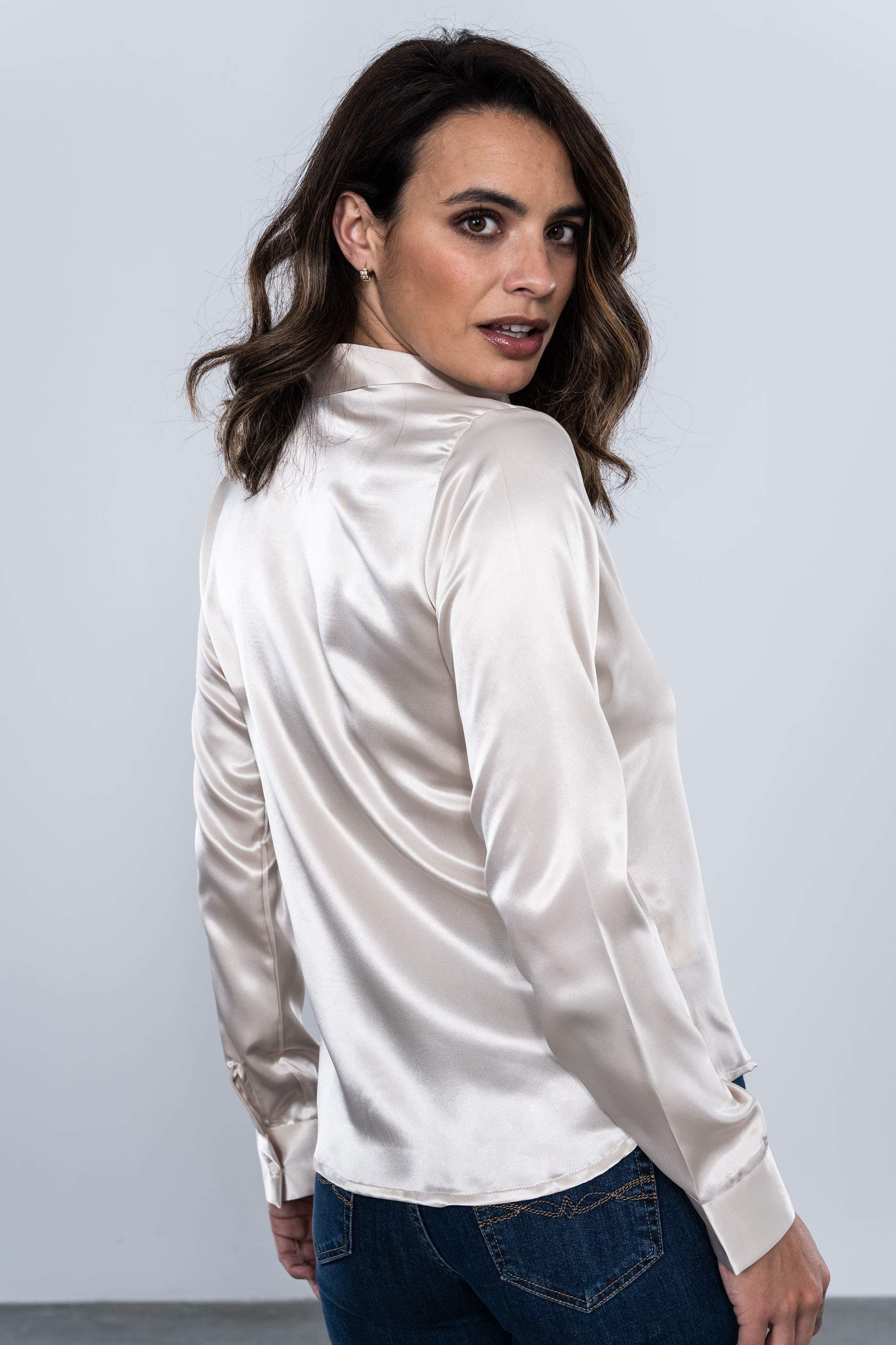 CAMISA SATINADA BOTONES