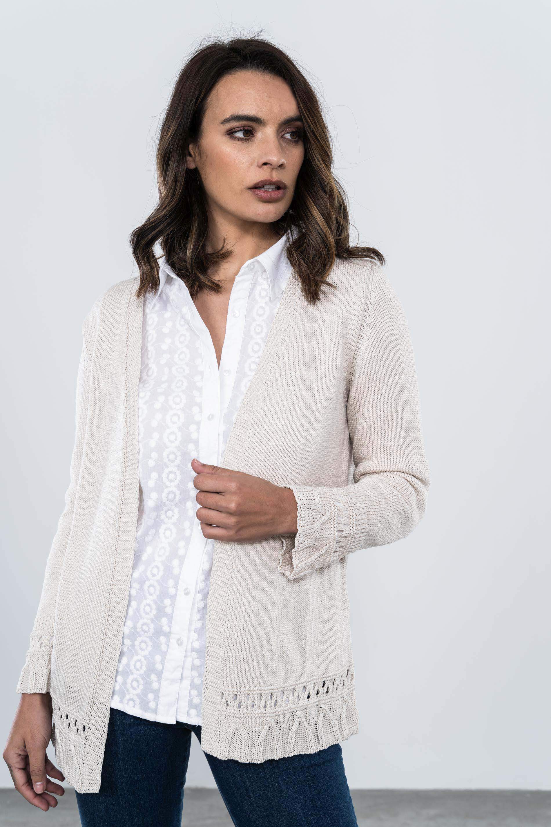CHAQUETA DETALLES CENEFAS BEIGE