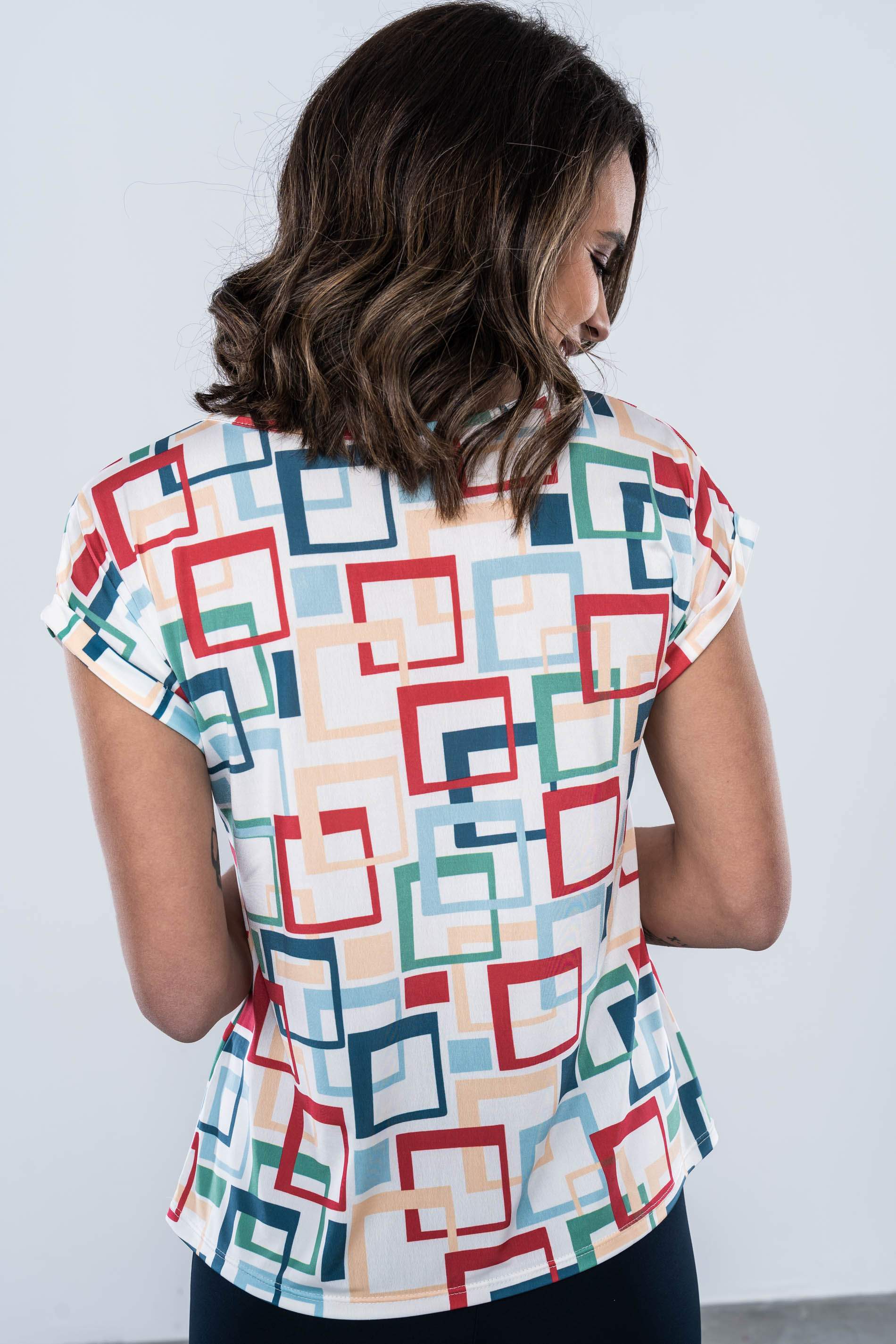 CAMISETA M/ VUELTA GEOMETRICA 