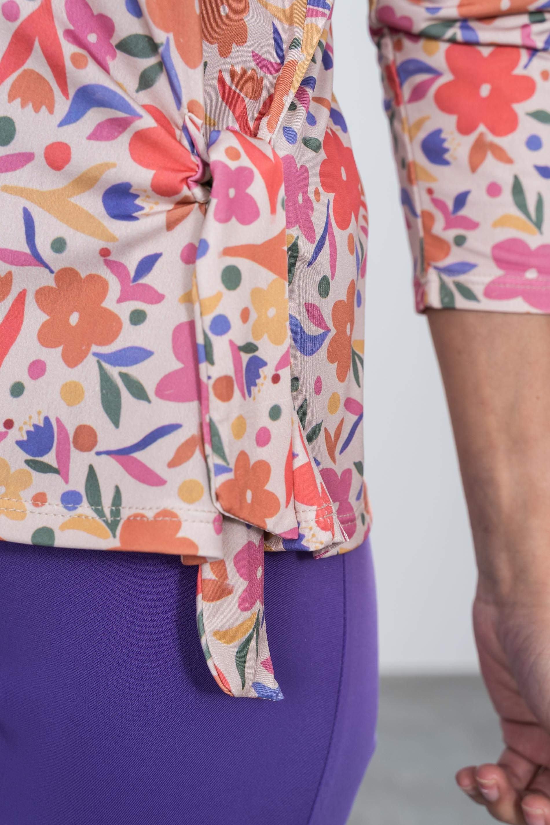 CAMISETA DETALLE NUDO MF FLORAL