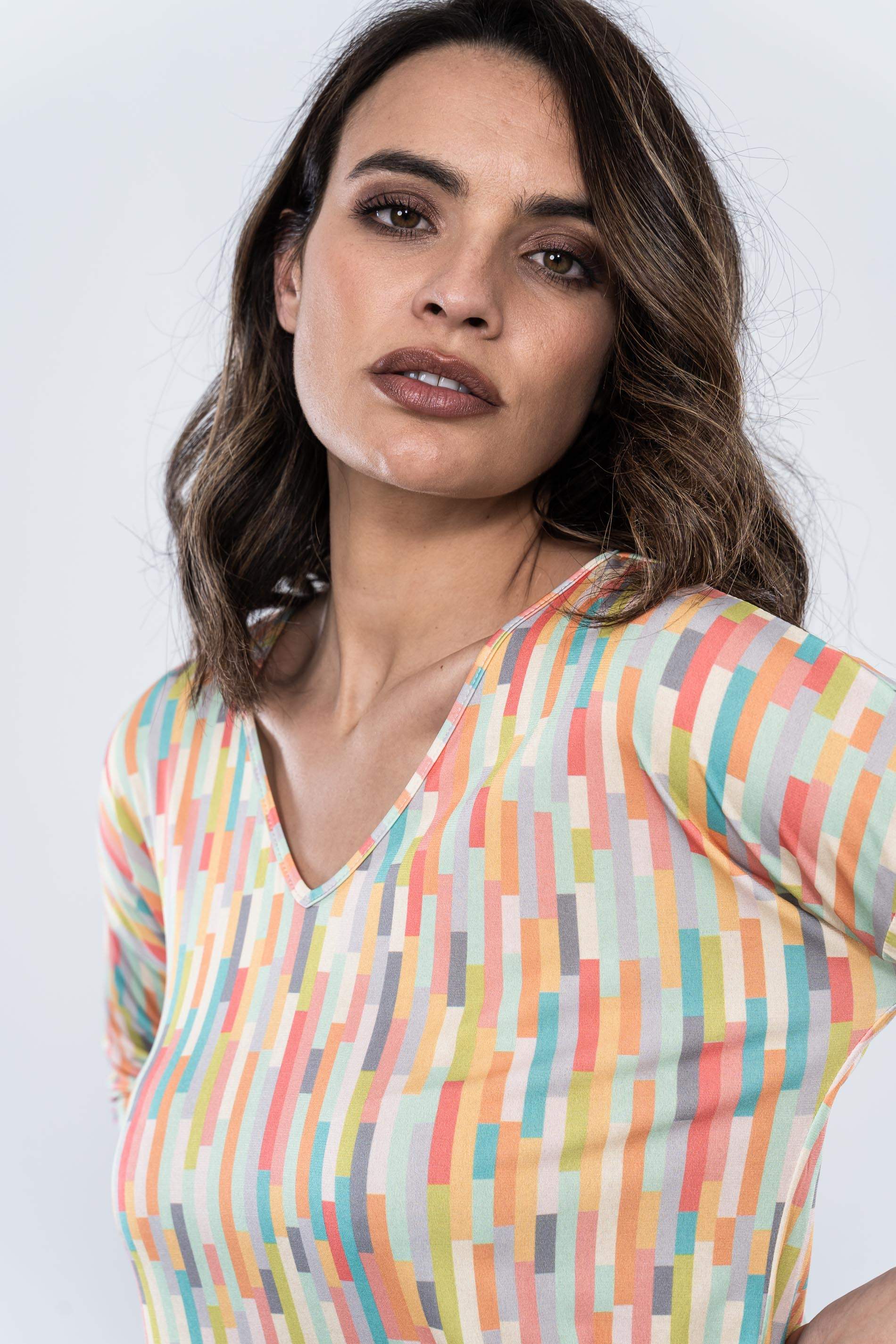 CAMISETA DETALLES NUDO COLORES MF