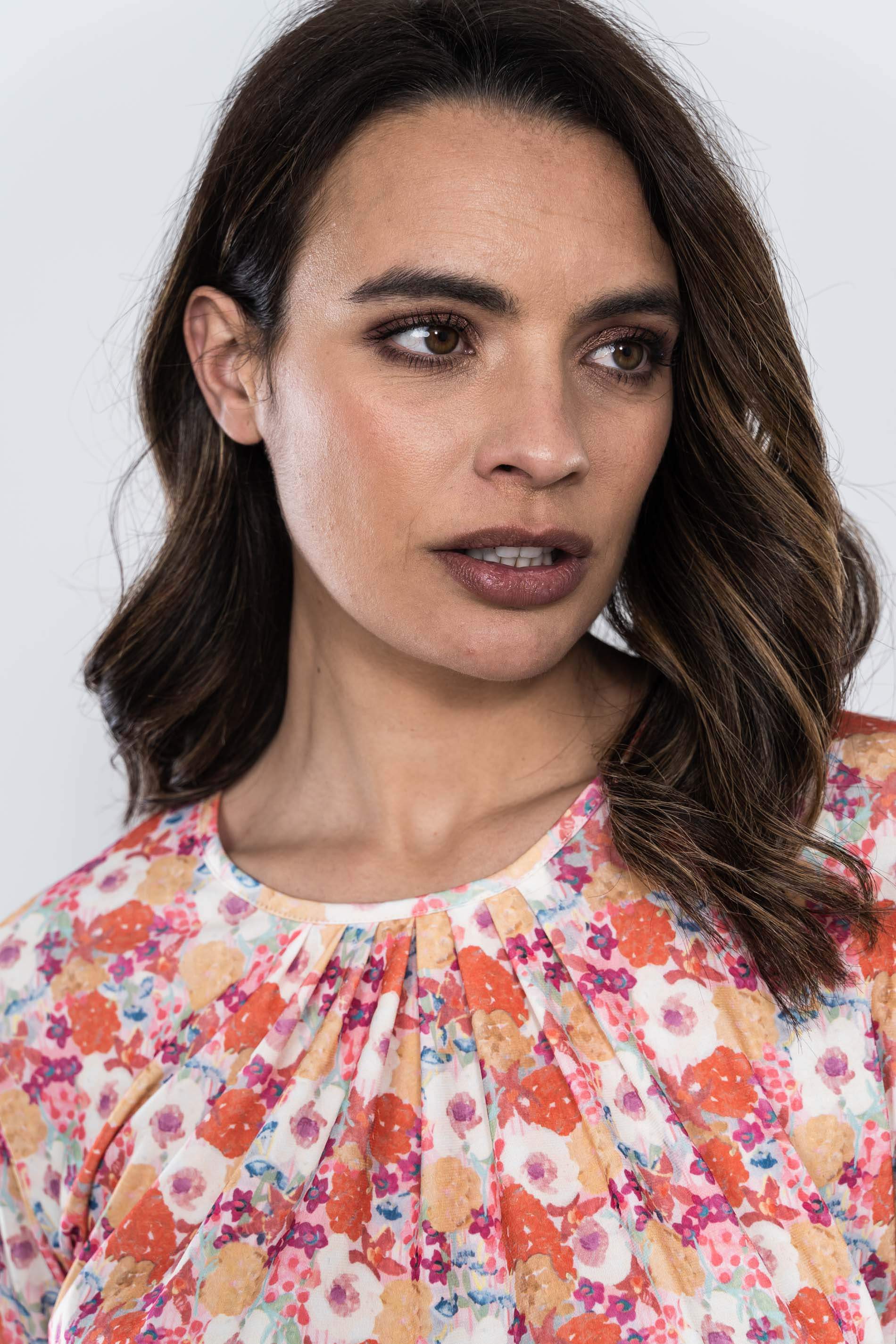CAMISETA PLIEGUES FLOR ACUARELAS