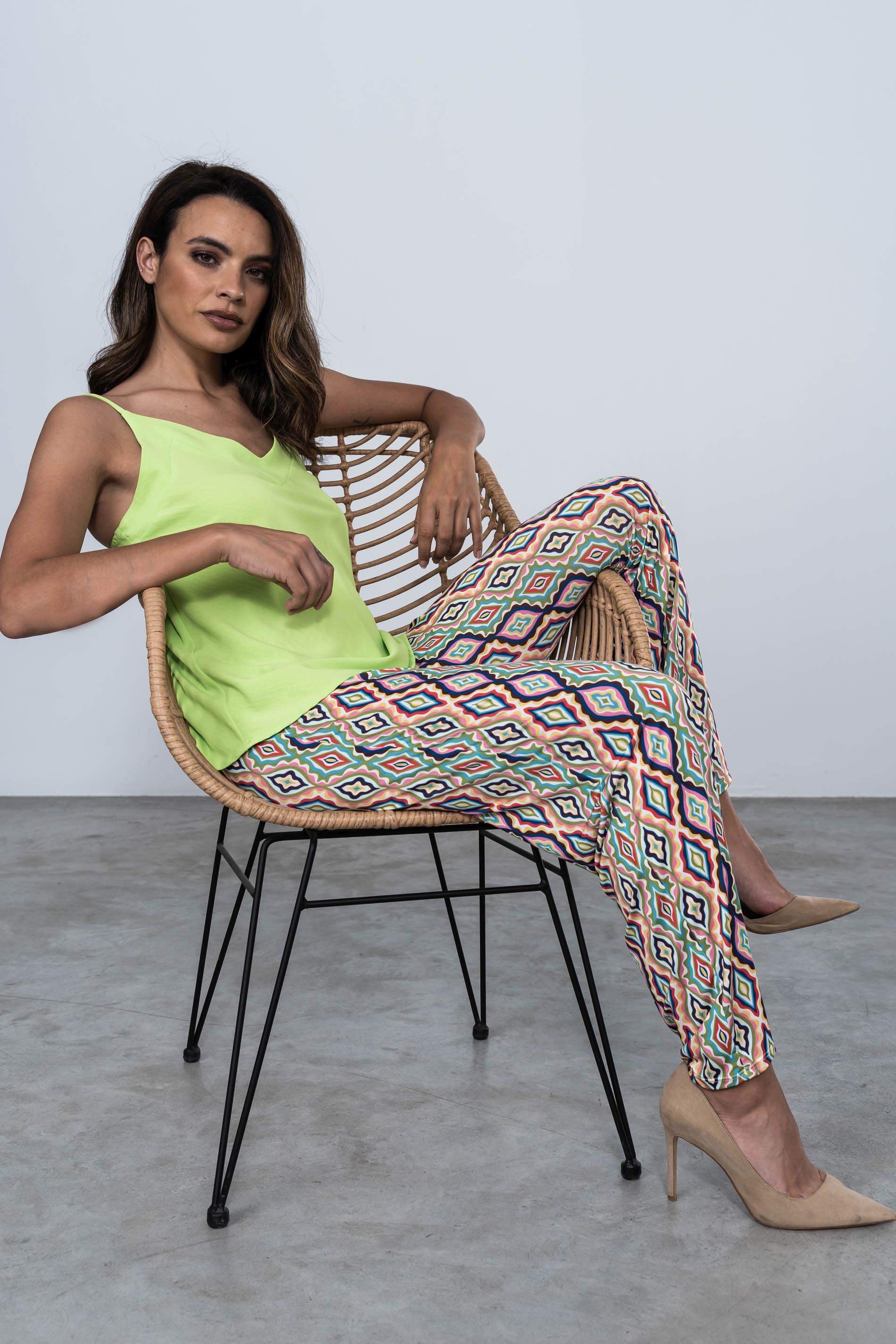 PANTALON DIBUJO ROMBO COLOR