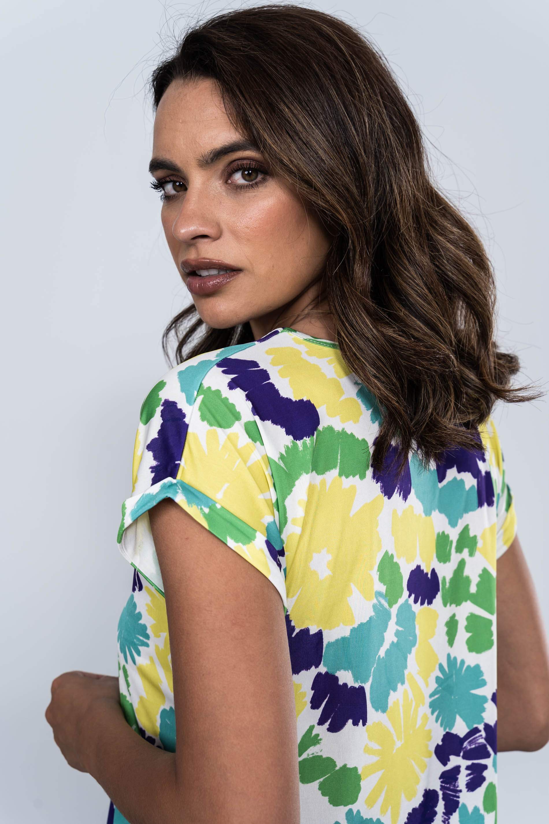 CAMISETA FLOR PINCELADAS