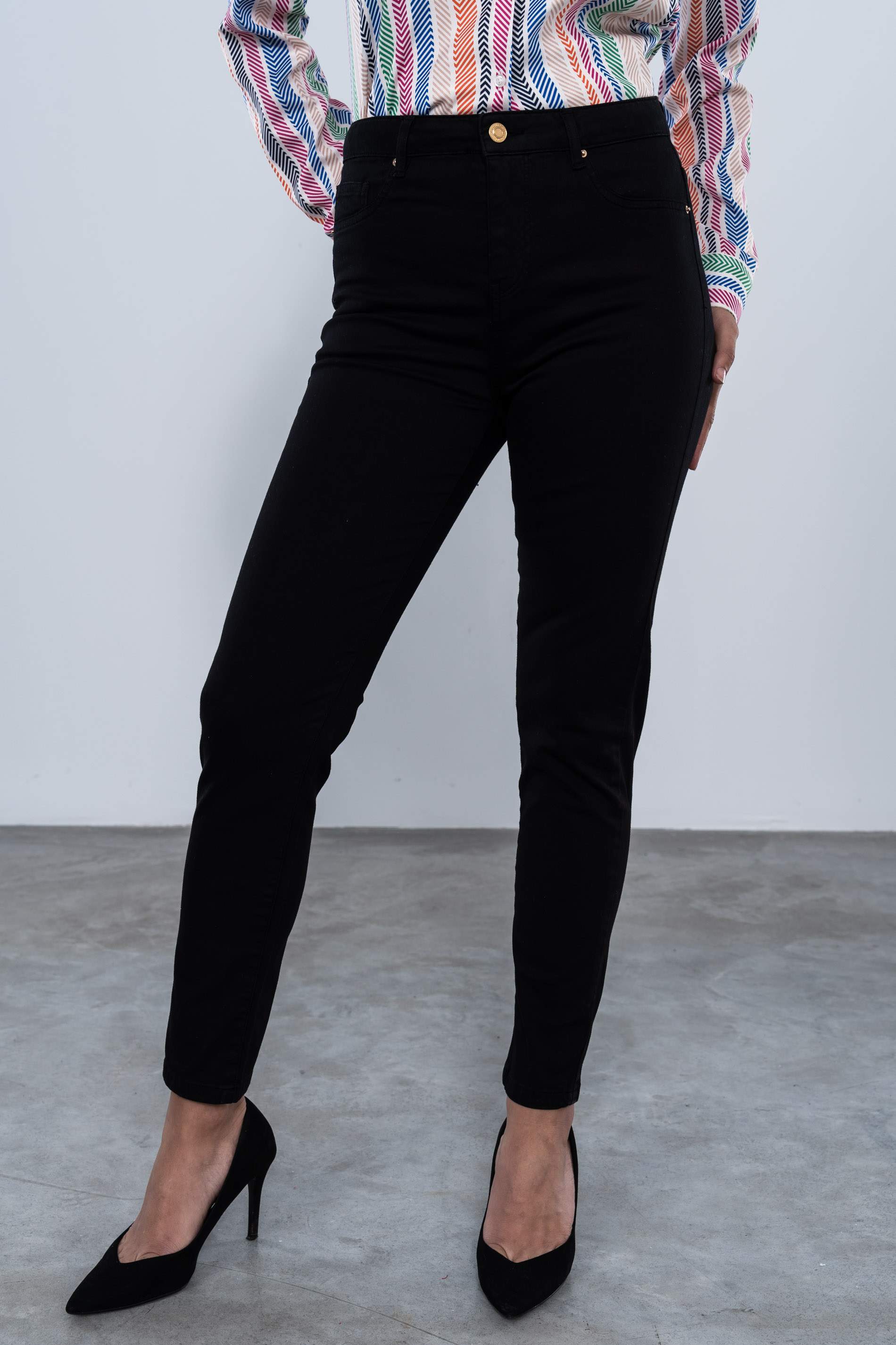 PANTALON 5 BOLSILLOS TOBILLERO NEGRO
