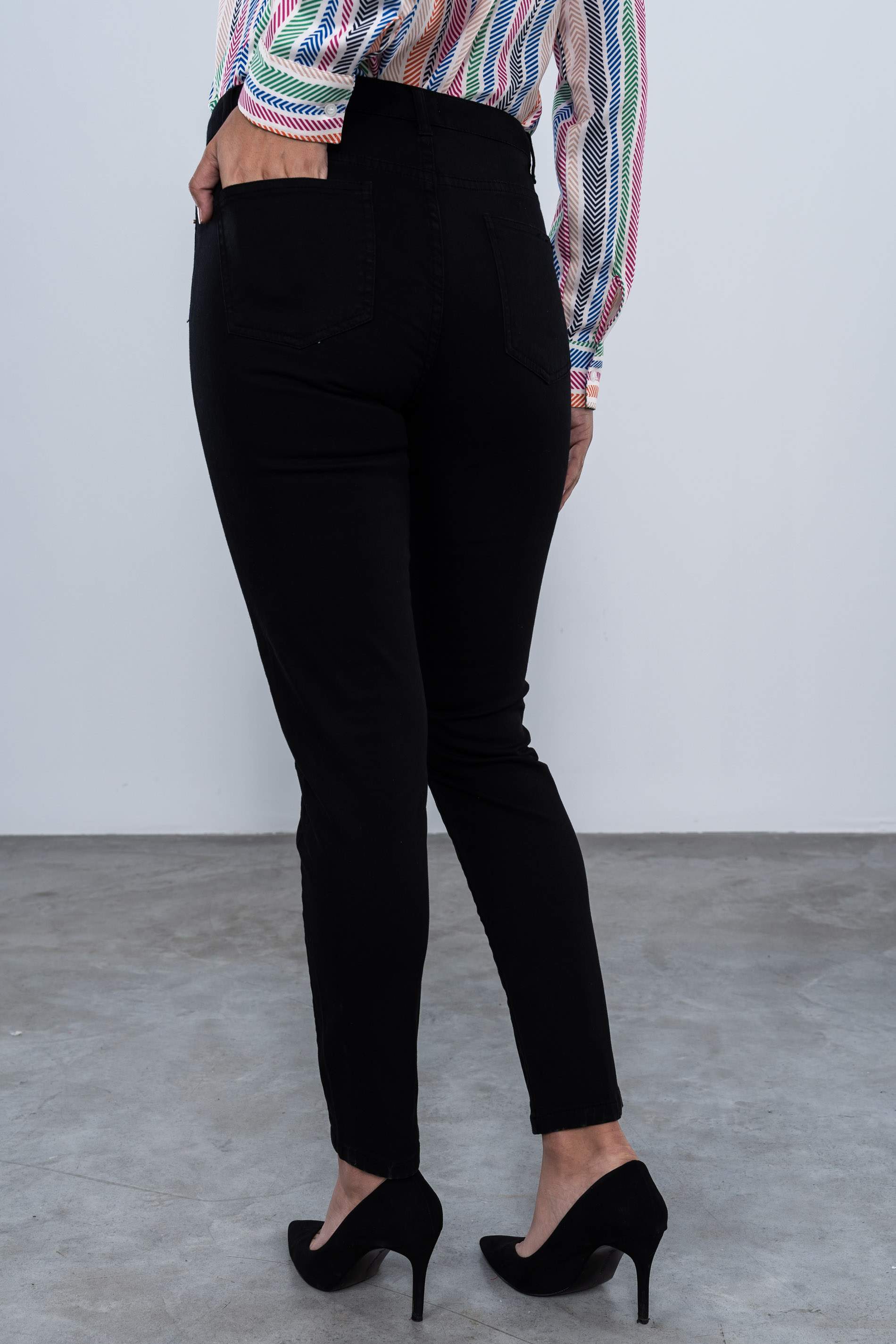 PANTALON 5 BOLSILLOS TOBILLERO NEGRO