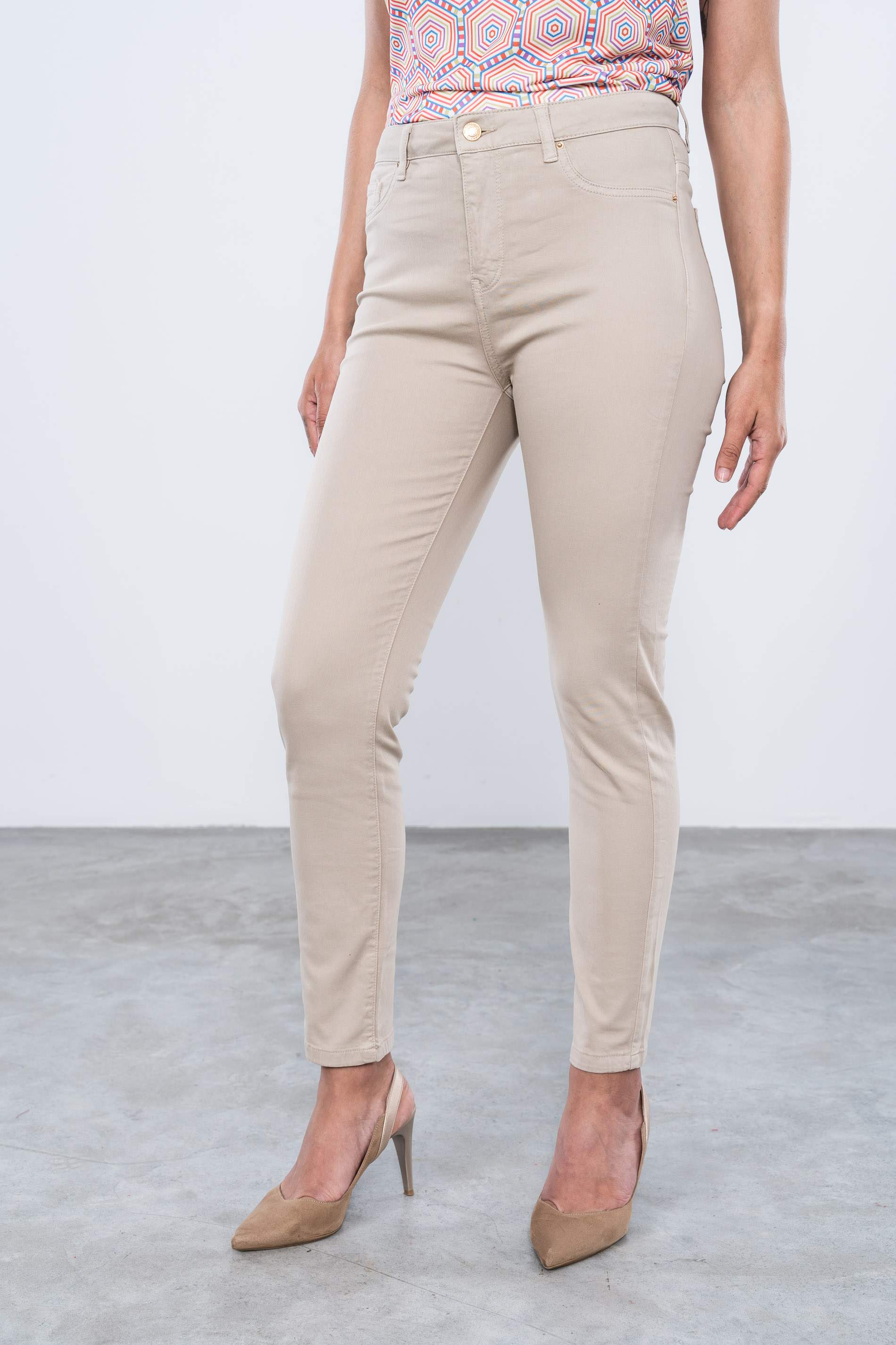 PANTALON 5 BOLSILLOS TOBILLERO PIEDRA