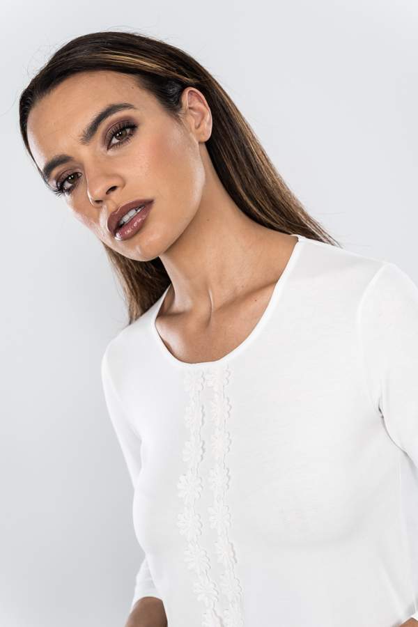 CAMISETA ENCAJE FLOR CENTRO