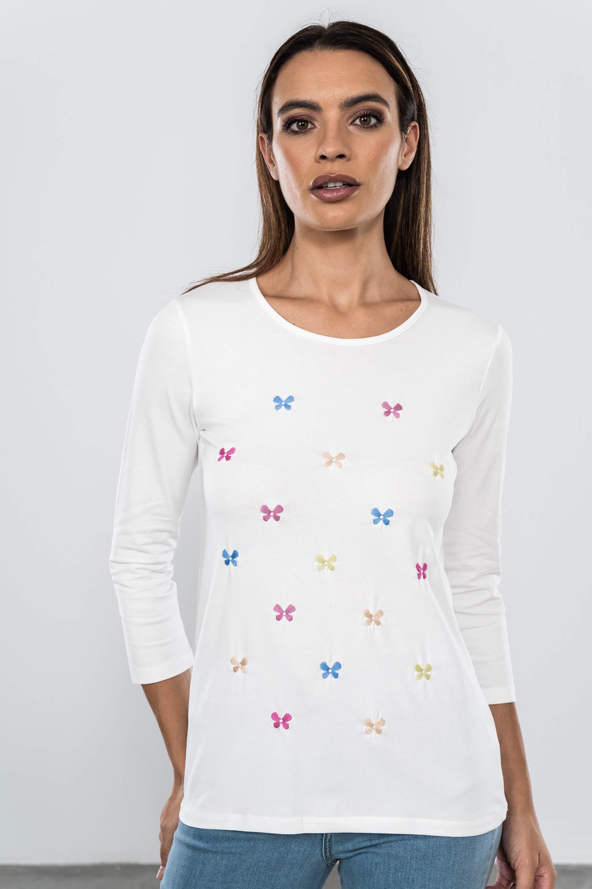 CAMISETA BORDADA FLOR COLORES CRUDO