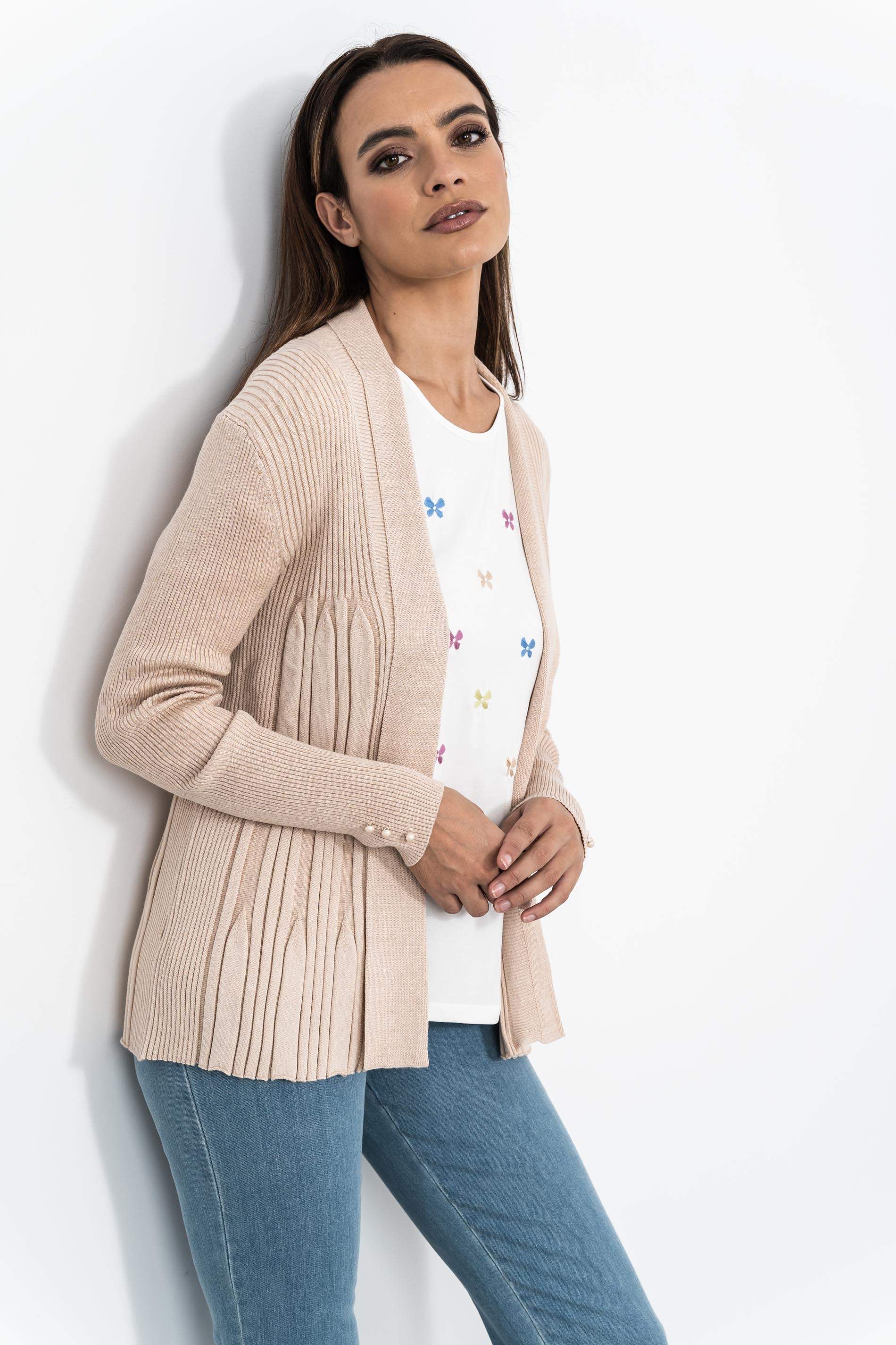 CAMISETA BORDADA FLOR COLORES CRUDO