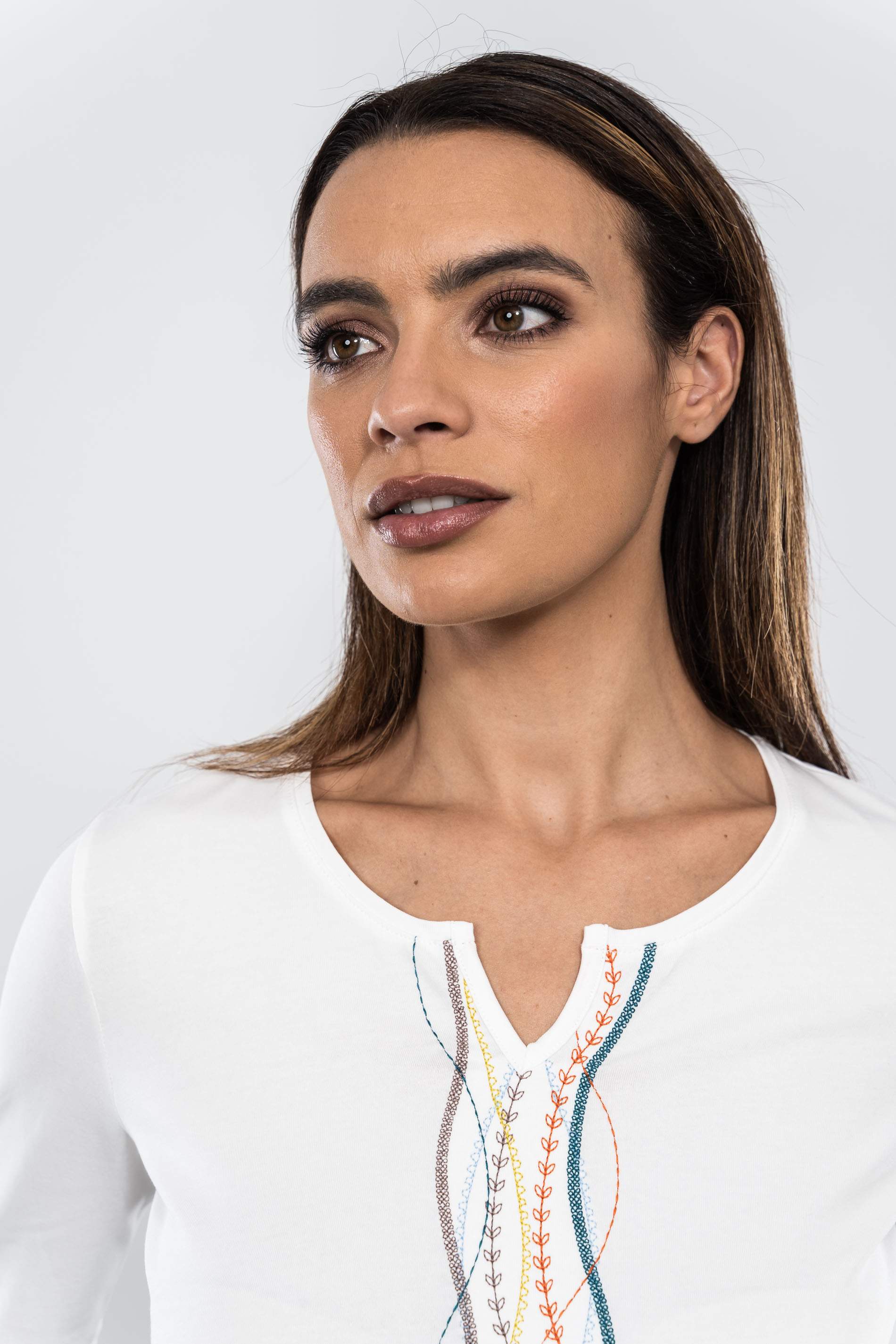 CAMISETA BORDAD TIRAS CENTRO COLORES