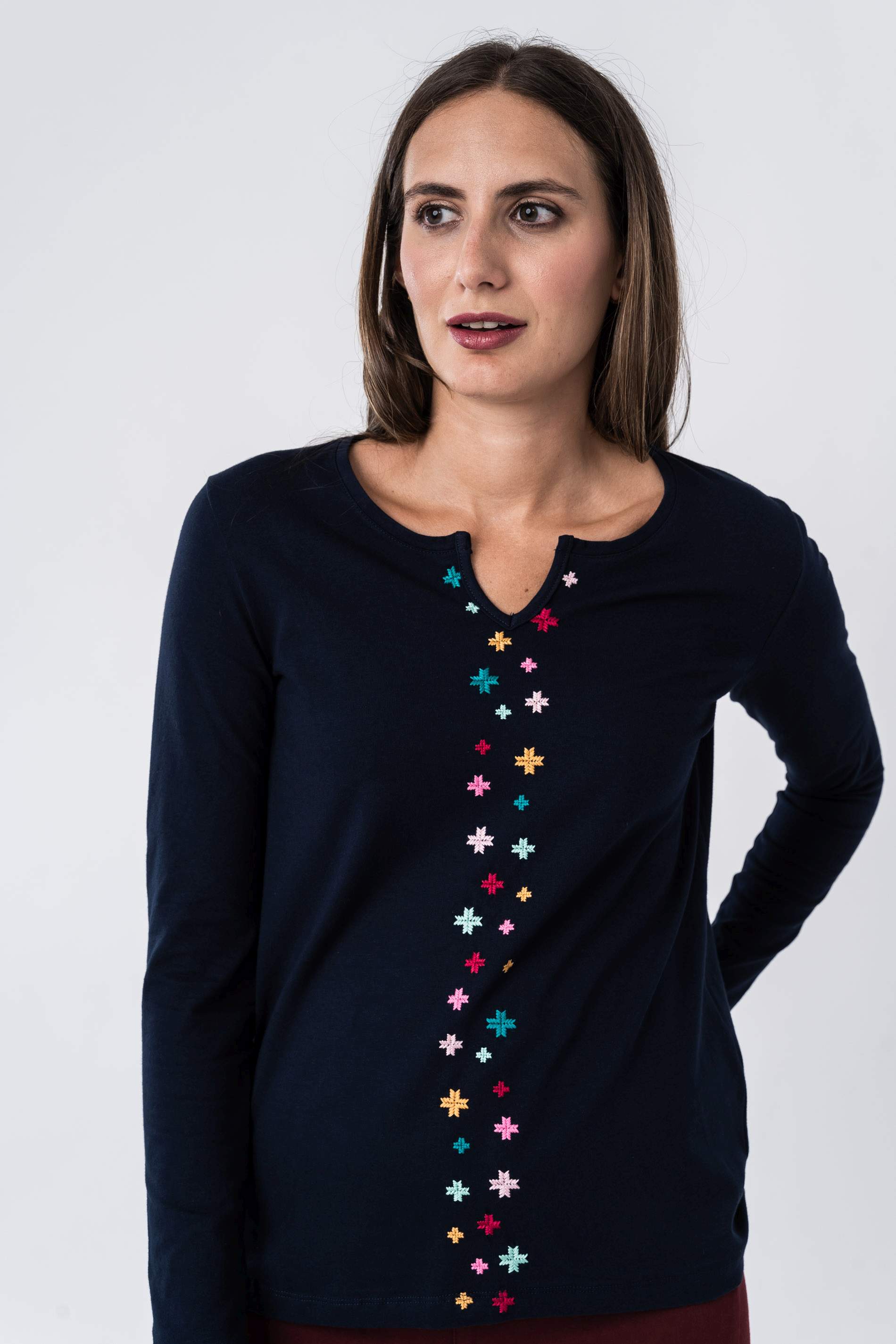 CAMISETA BORDADA ESTRELLITAS MARINO