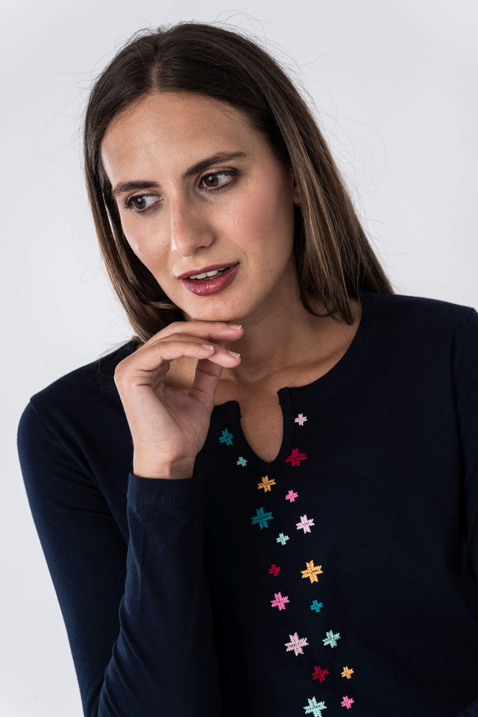 CAMISETA BORDADA ESTRELLITAS MARINO