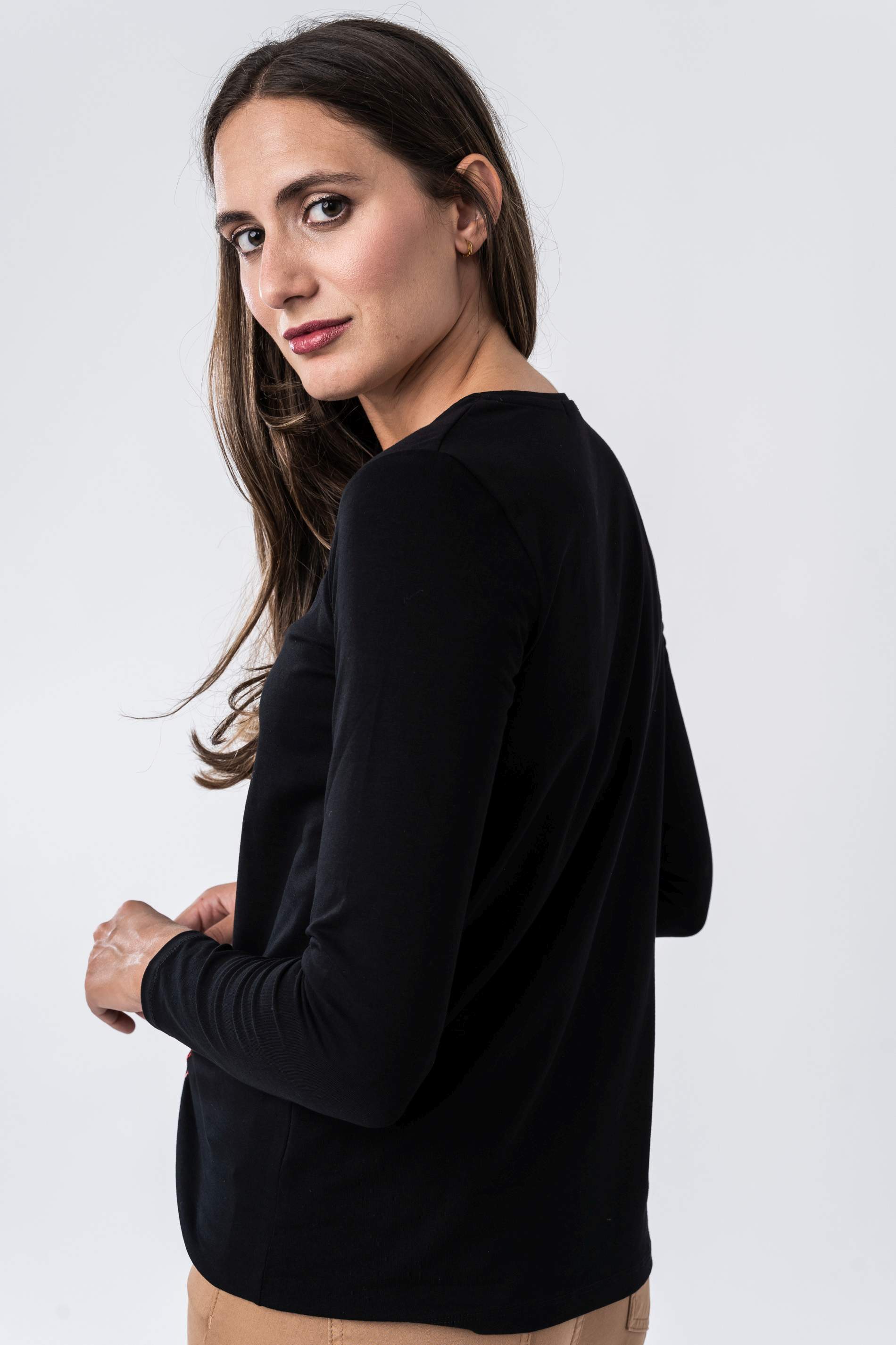 CAMISETA BORDADA ZIG ZAG CENTRO NEGRO