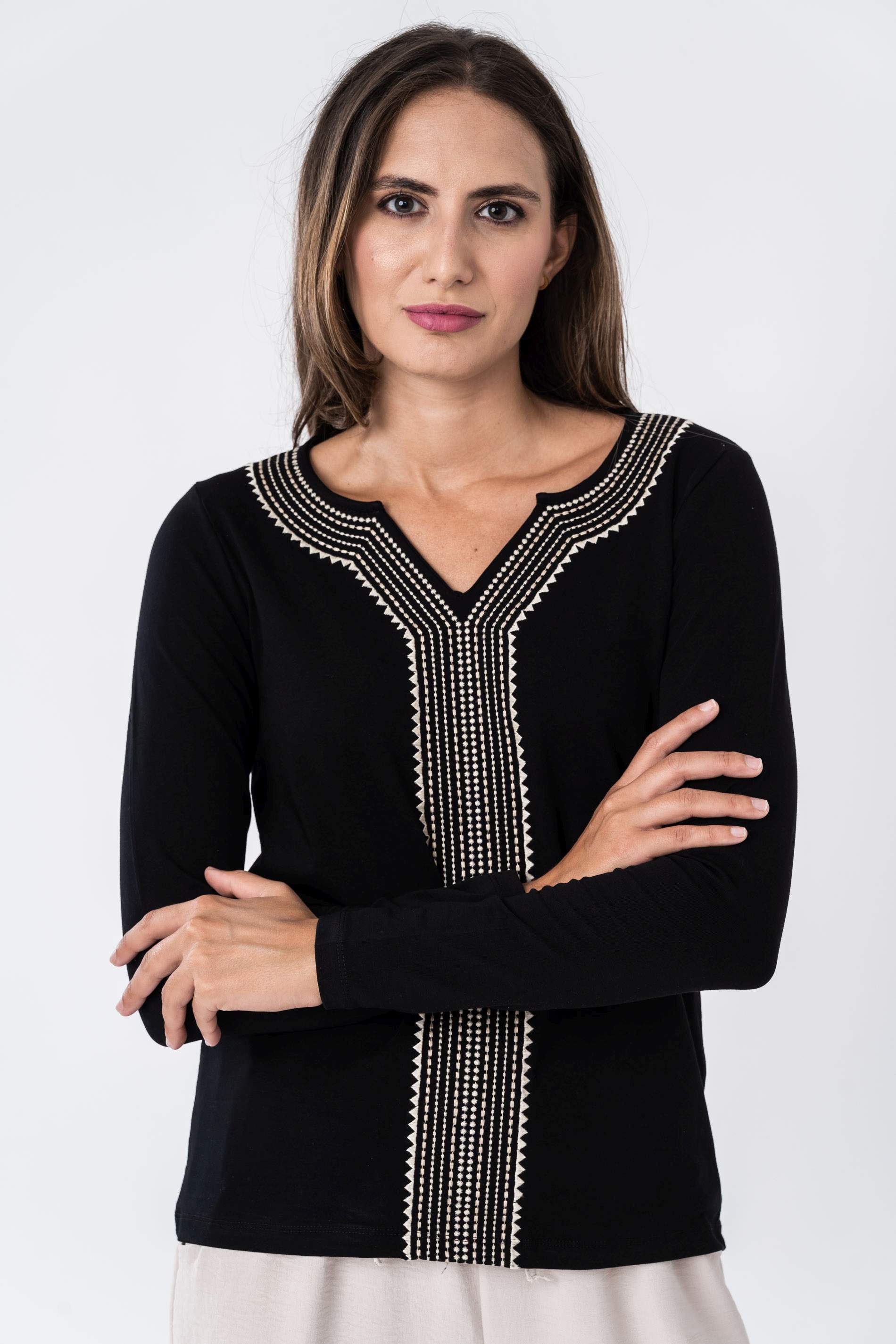 CAMISETA BORDADA CENEFA MONOCOL NEGRO