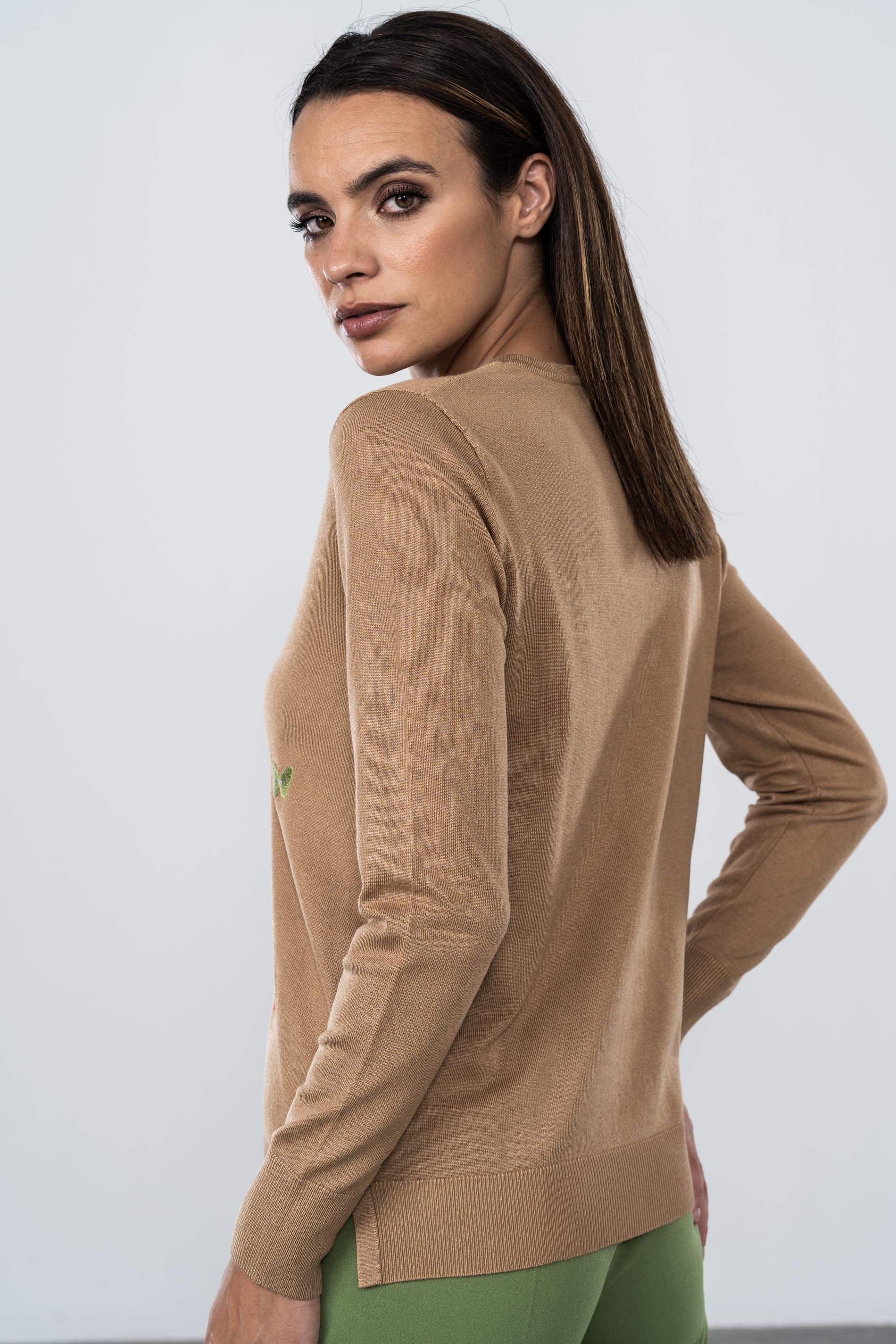 JERSEY BORDADO MARIPOSAS CAMEL