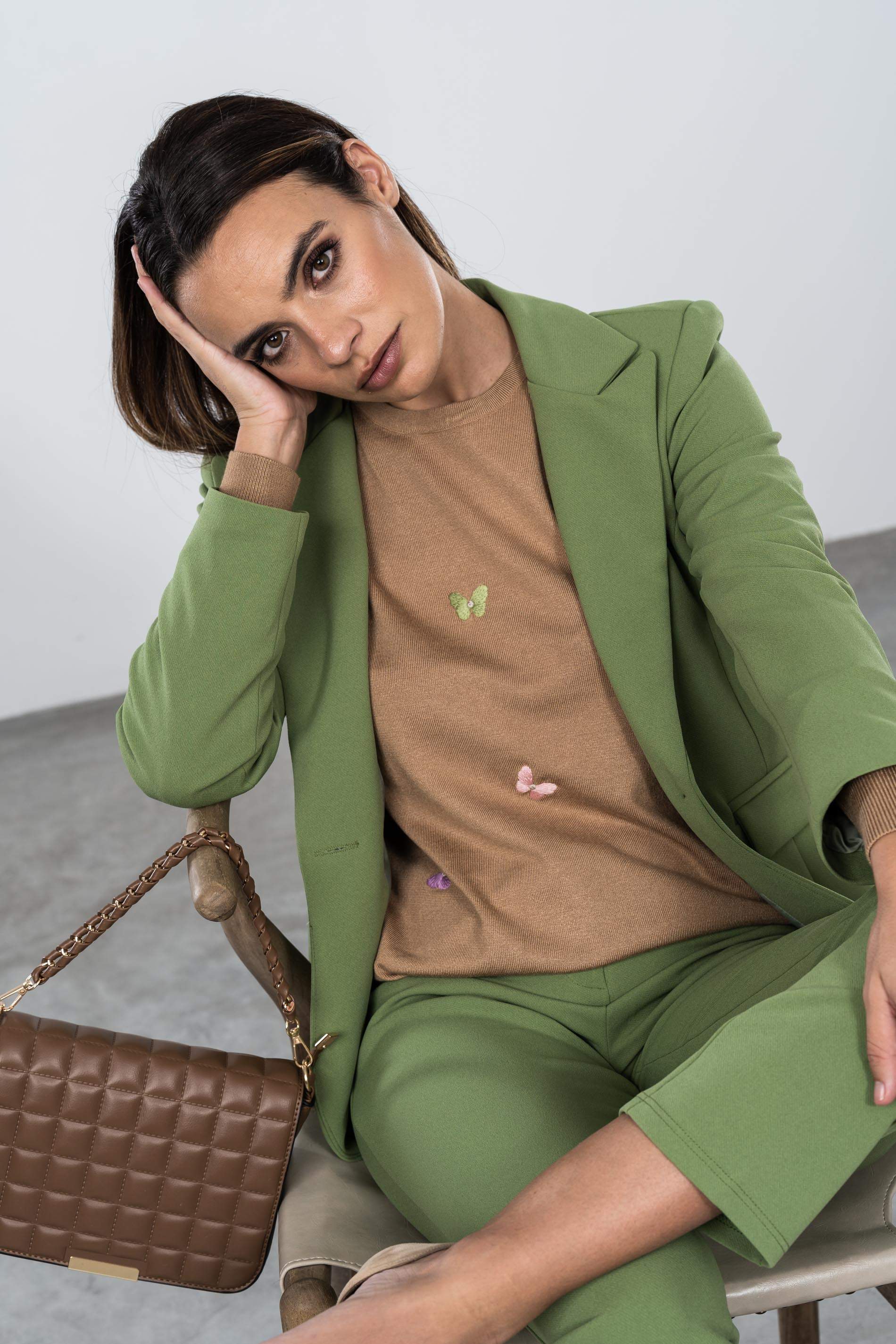JERSEY BORDADO MARIPOSAS CAMEL