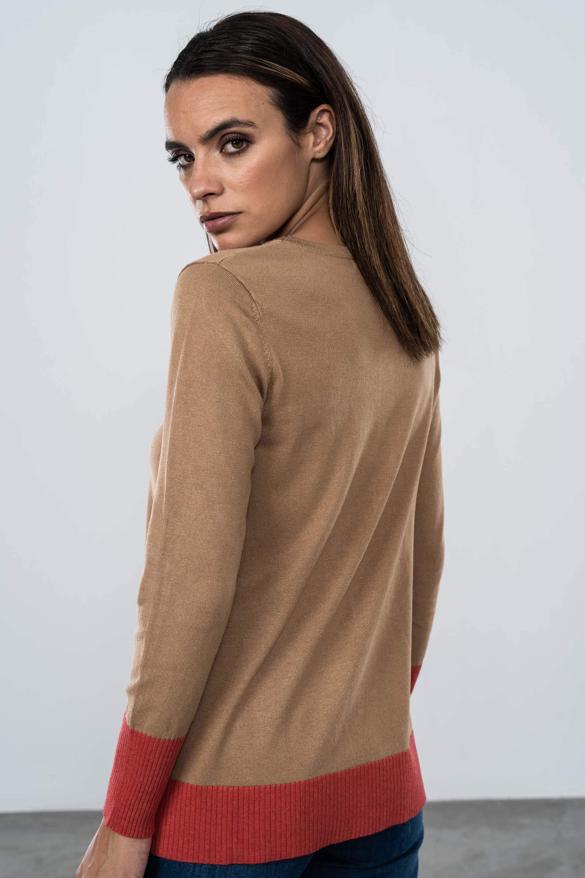 JERSEY DETALLE TACHAS DELANTERO PIEDRA