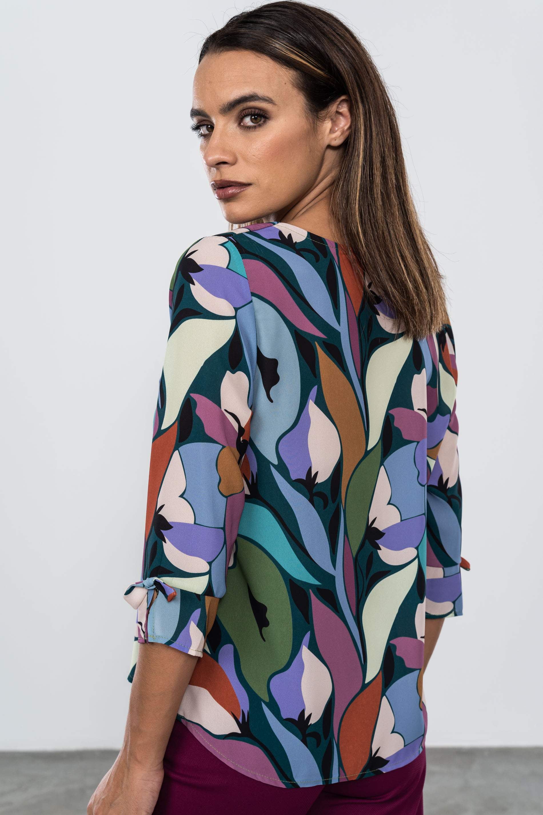 BLUSA ESTAMADO HOJAS COLOR