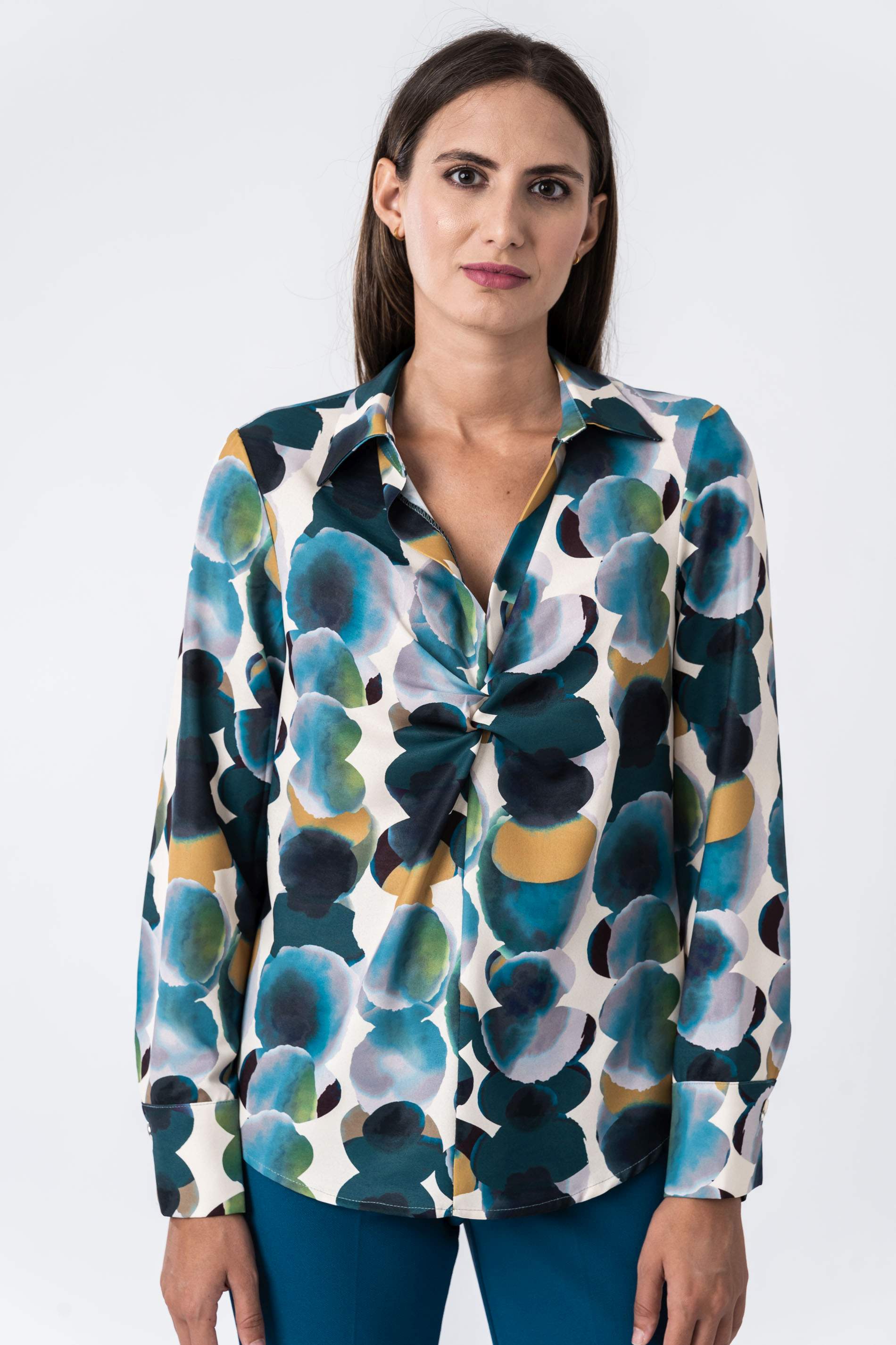 BLUSA DETALLE NUDO