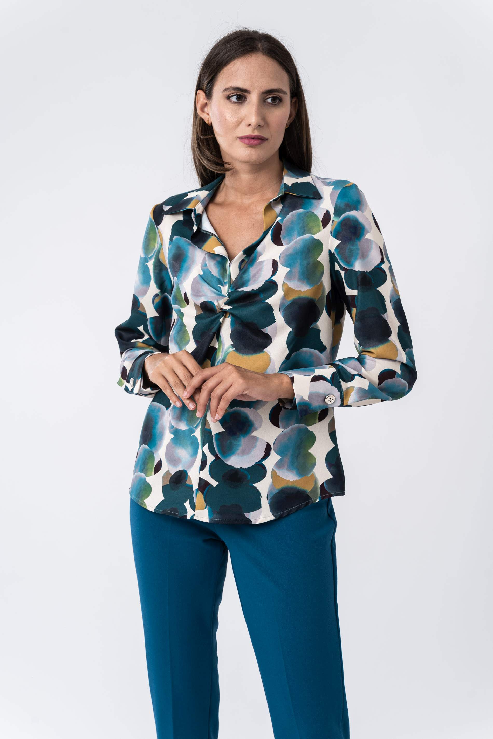 BLUSA DETALLE NUDO
