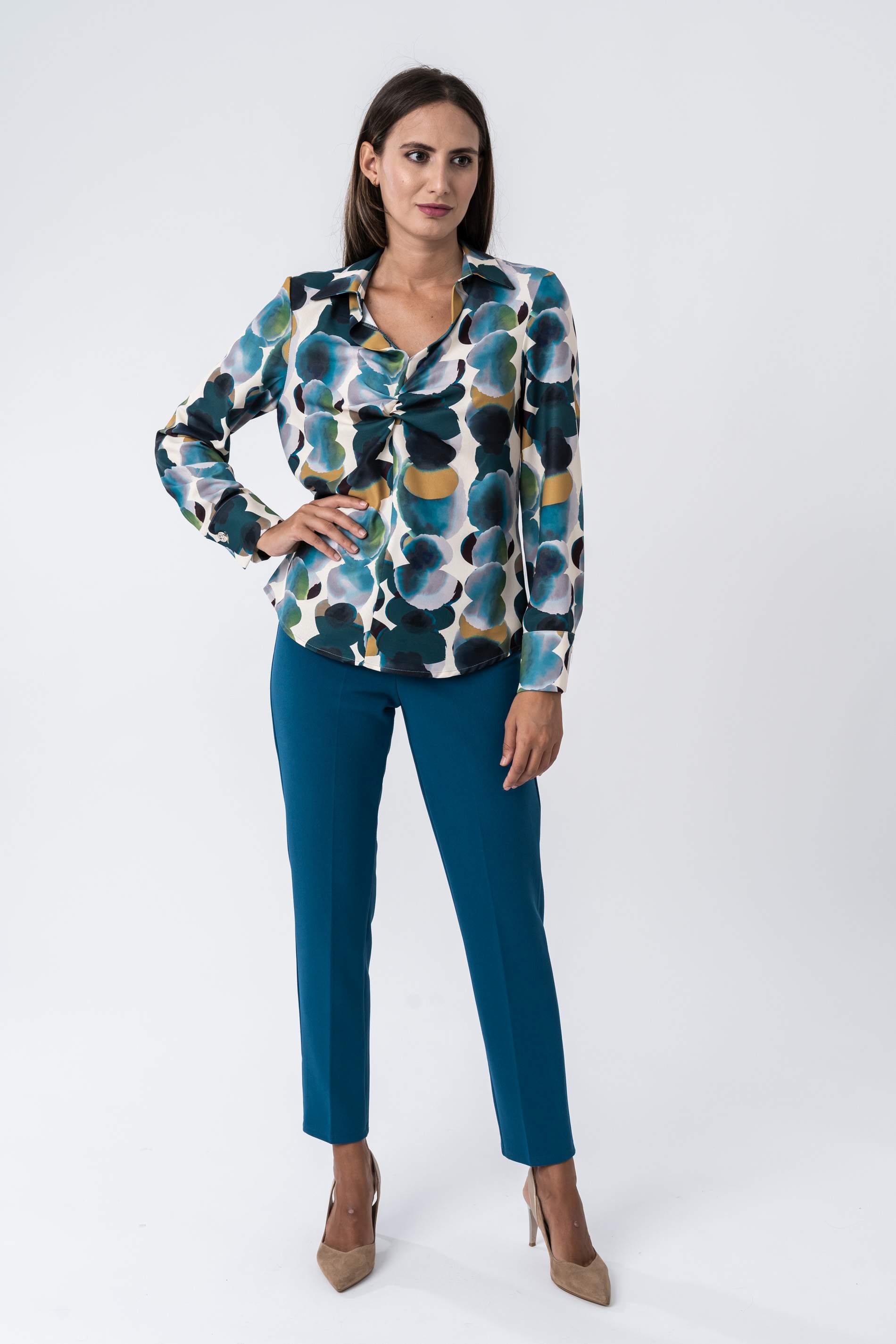 BLUSA DETALLE NUDO