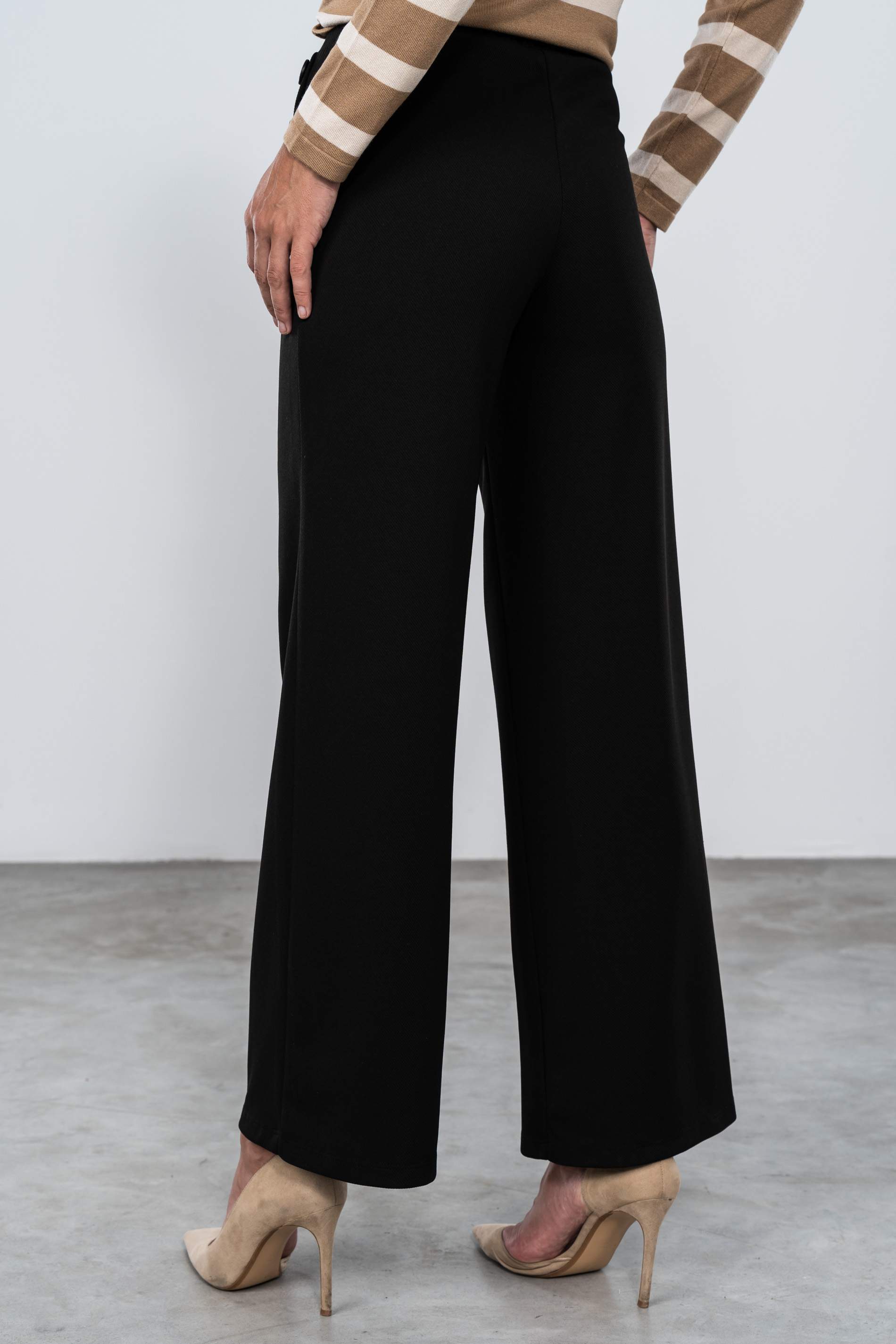 PANTALON ANCHO BOTON NEGRO