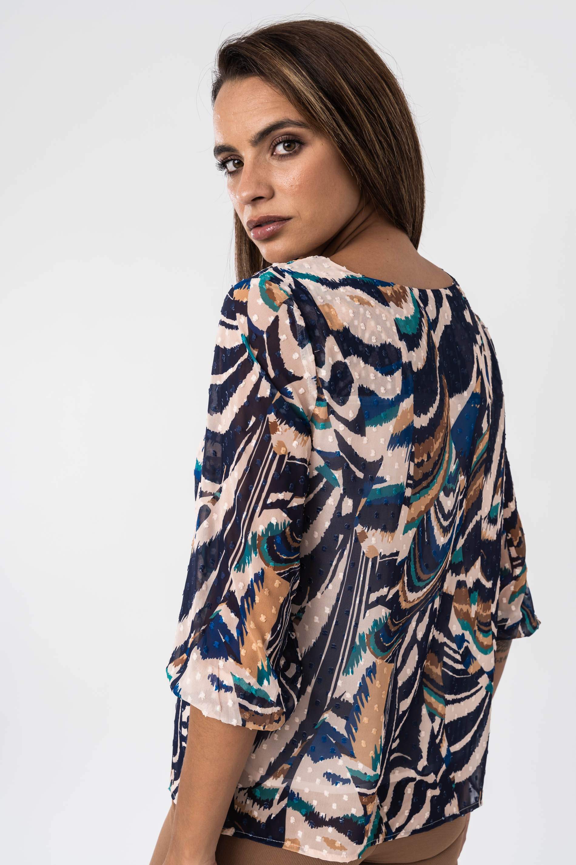 BLUSA PLUMETI ASTRACTO TINTA