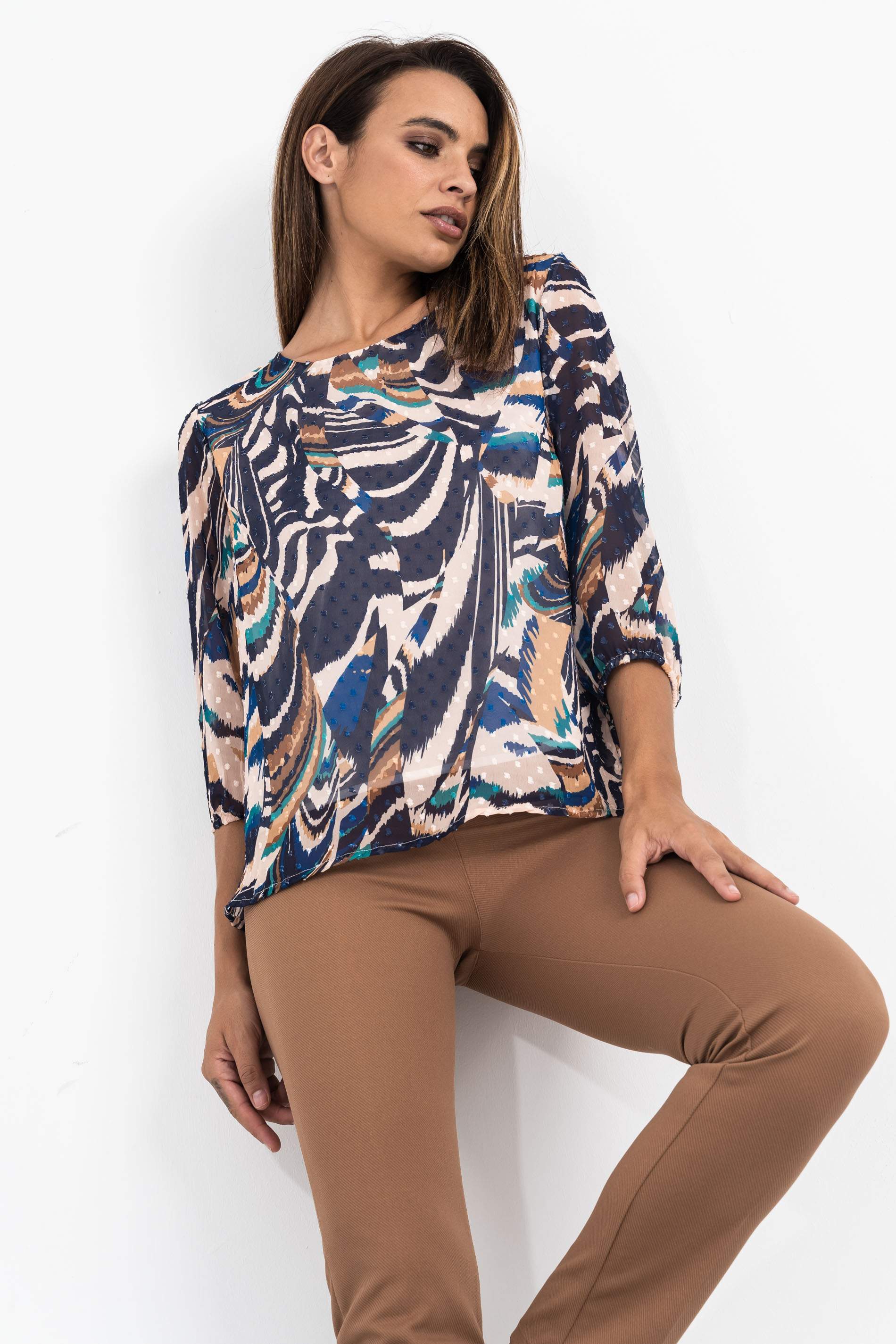 BLUSA PLUMETI ASTRACTO TINTA