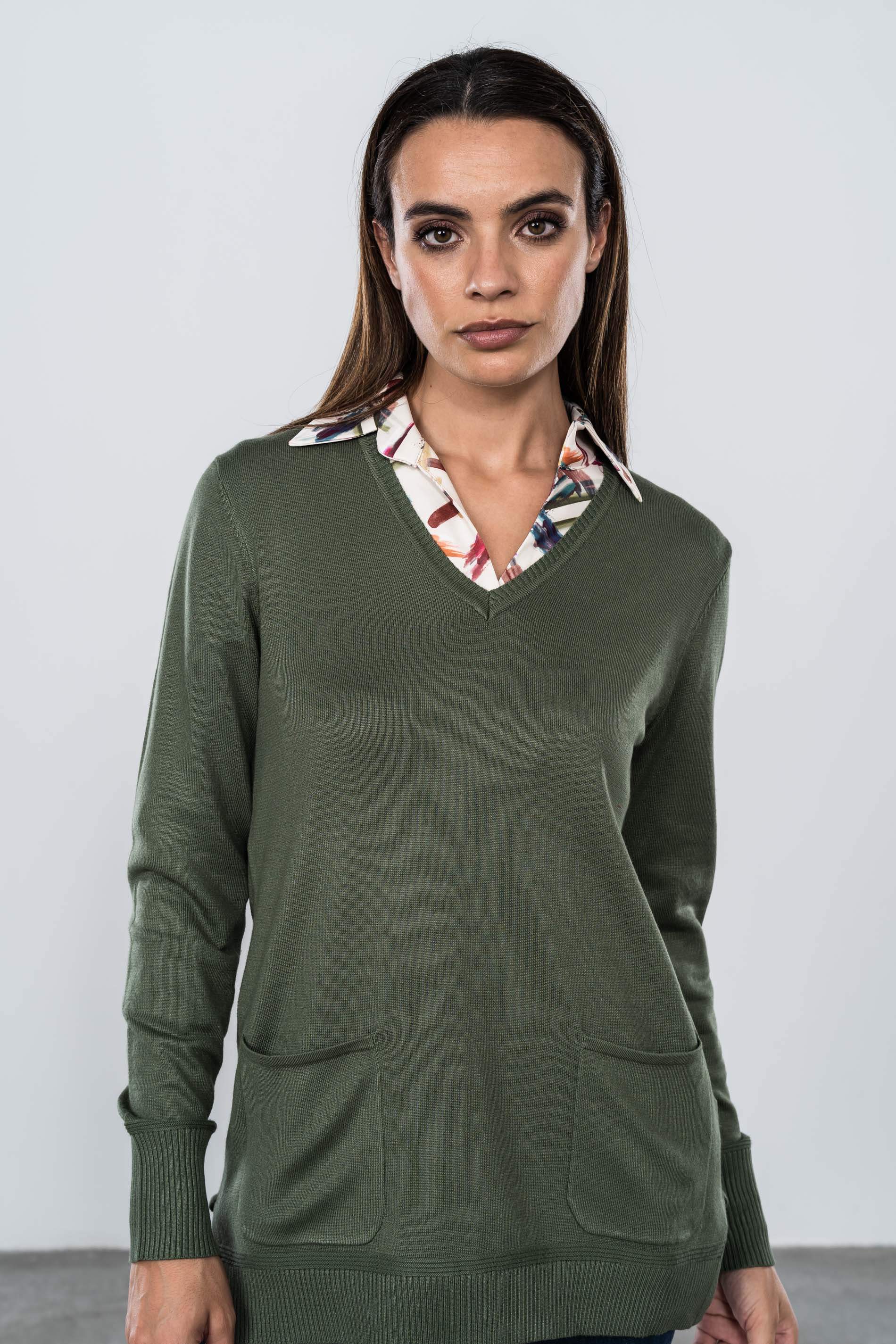 JERSEY CUELLO PICO BOLSILLOS OLIVA