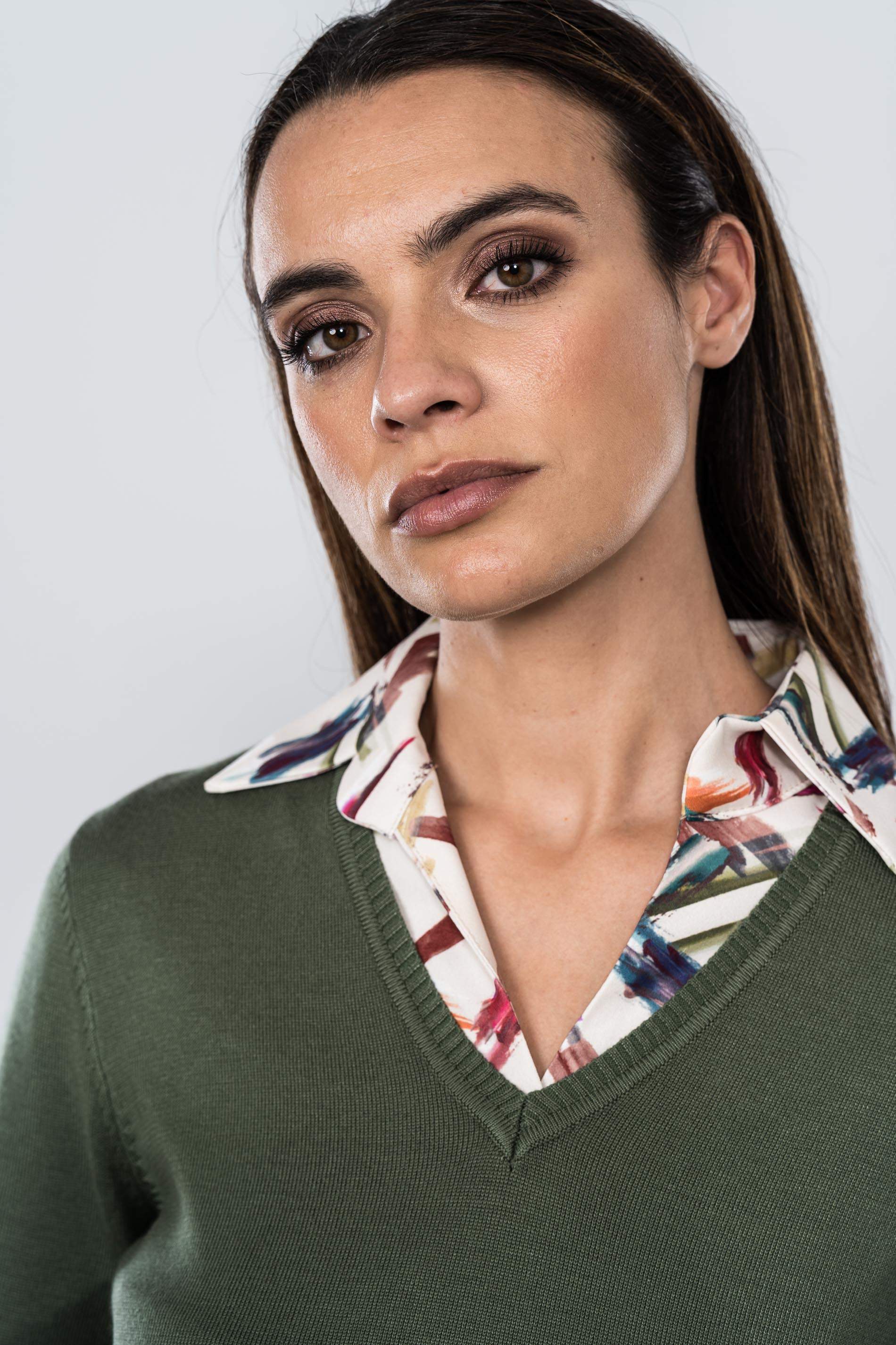 JERSEY CUELLO PICO BOLSILLOS OLIVA