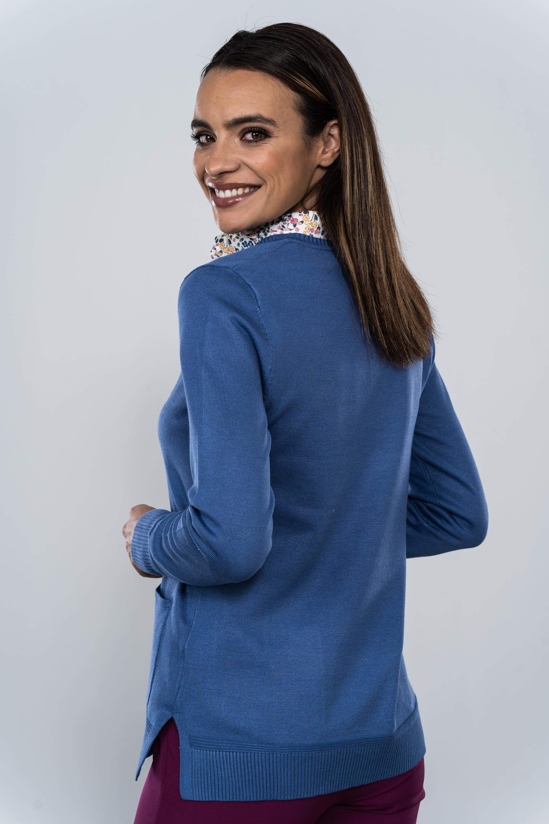 JERSEY CUELLO PICO BOLSILLOS AZUL