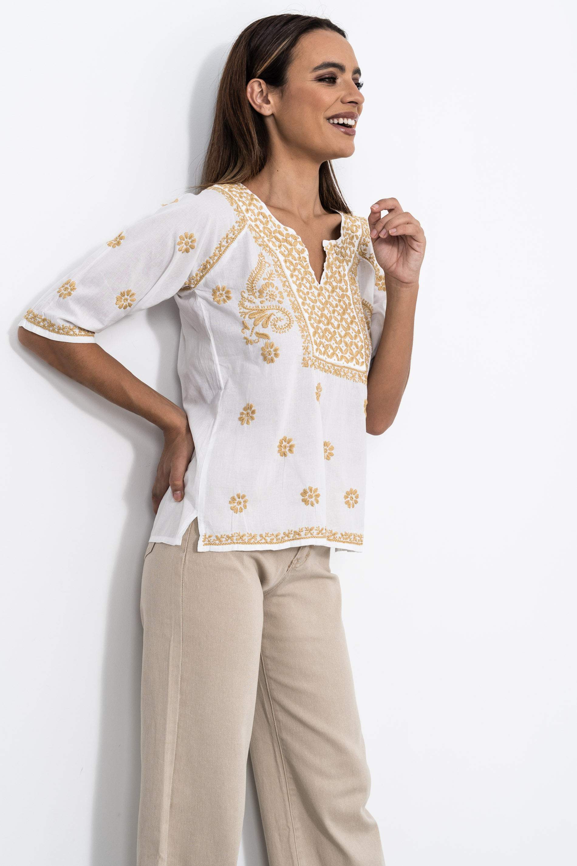 BLUSA BORDADO CONTRASTE